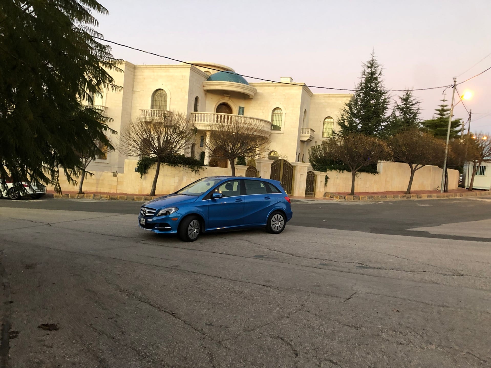 مرسيدس كهرباء Mercedes B Class
لا تنسَ أنك شاهدت هذا الإعلان في عنكبوت
B250
كهربائية
لون ازرق...
