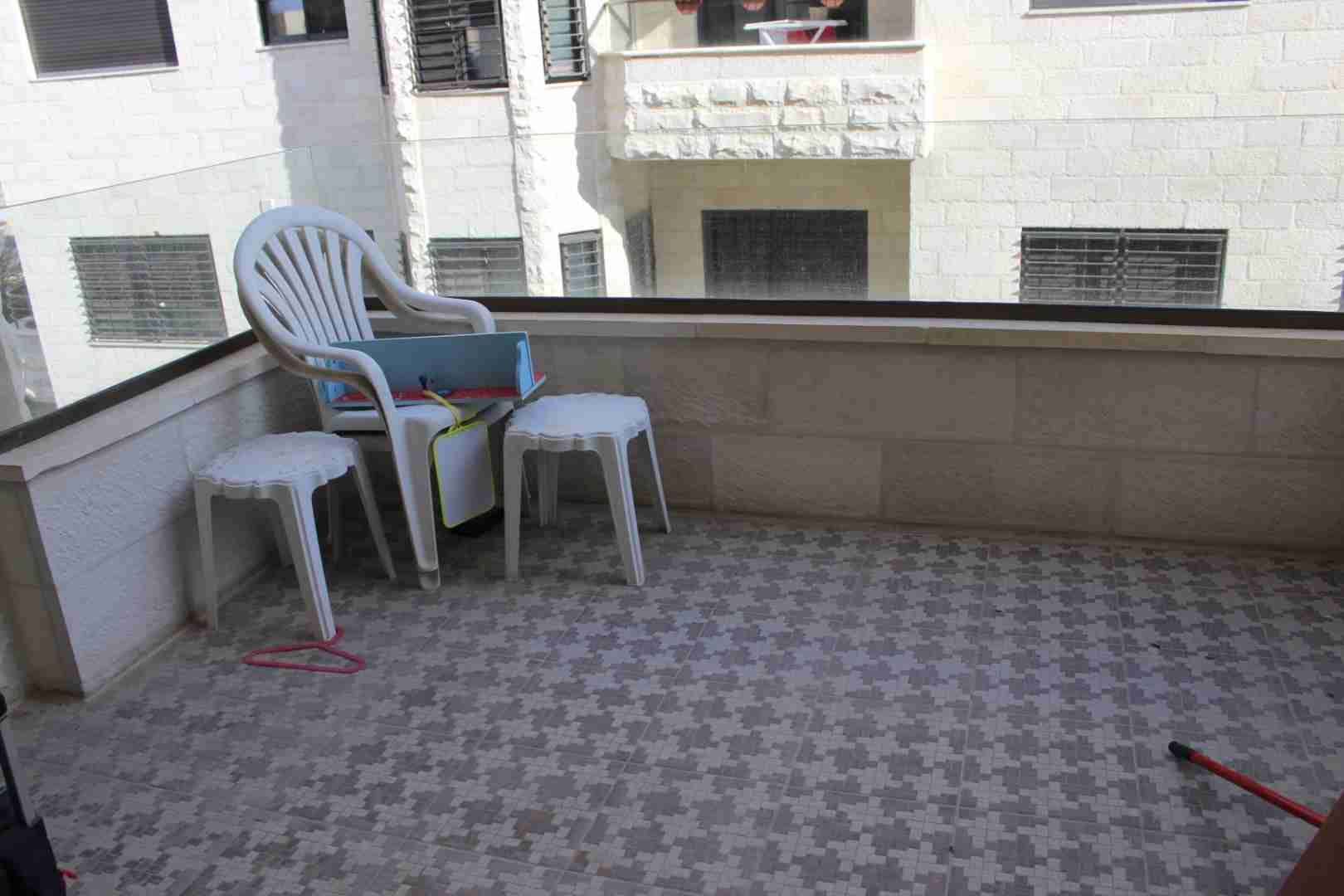 للبيع او ايجار شقة فارغة سوبر ديلوكس في منطقة خلدا 4 نوم مساحة 230 م² - ط ثاني
لا تنسَ أنك شاهدت هذا الإعلان في عنكبوت...