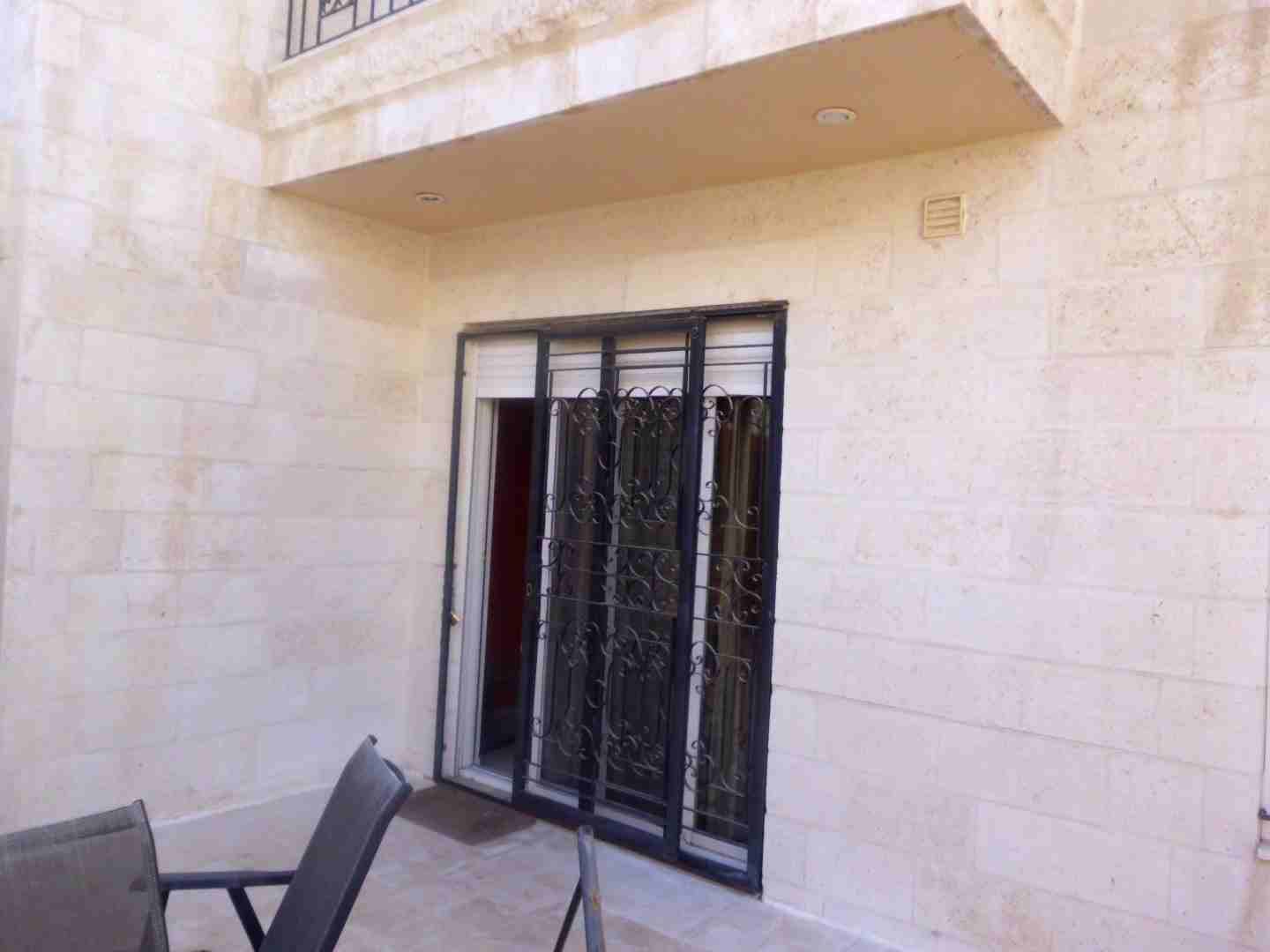 غرفة وصالة ديلوكس للأيجار في الصويفية ترس امامي كبير مدخل خاص
لا تنسَ أنك شاهدت هذا الإعلان في عنكبوت...