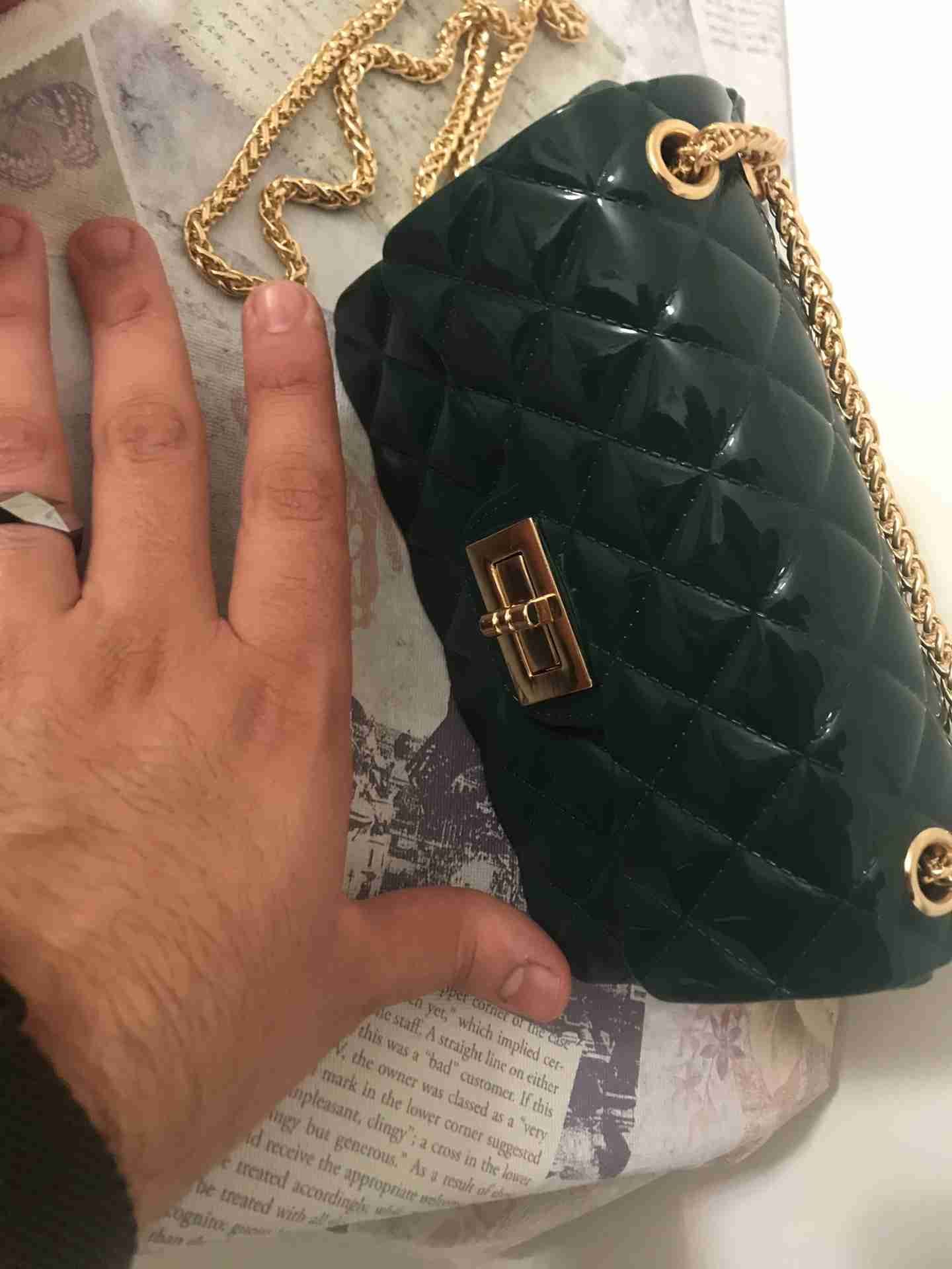 شنطة كتف لون اخضر جيلاتين حجم صغير
لا تنسَ أنك شاهدت هذا الإعلان في عنكبوت
حقيبة يد صغيرة من...