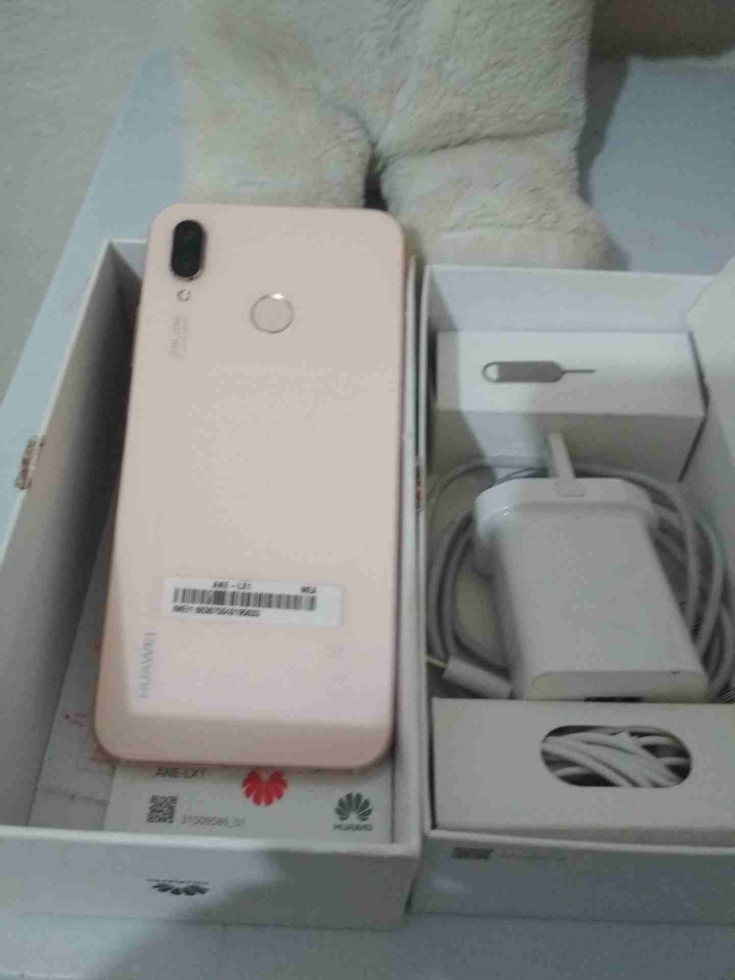Huawei Nova 3e
لا تنسَ أنك شاهدت هذا الإعلان في عنكبوت
جهاز هواوي نوفا 3 e وليس I
مواصفات
64 جيجا...