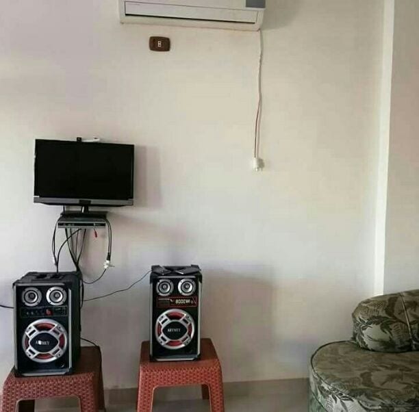 للبيع : - ارض بمساحة 347مترفي منطقة الجوفة الاغوارعلى ثلاث شوارع عليها بركة سباحه وبيت طابقين معفش عفش بسيط يخدم البركة مع شورات خارجيه للبيع كإستثمار بدخل شهري لابأس فيه للراغبين باتخاذ القطعة للإستث...