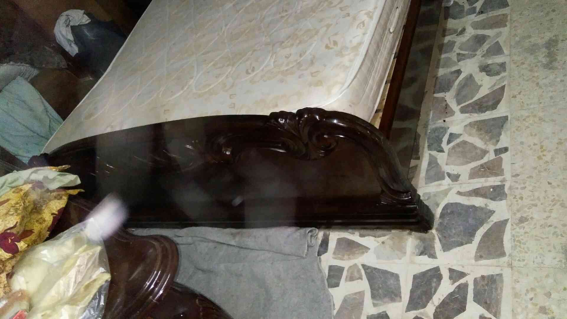 عفش بيت
لا تنسَ أنك شاهدت هذا الإعلان في عنكبوت
غرفة نوم ماستر بدون خزانه وتلفزيون وسجاده وثل...