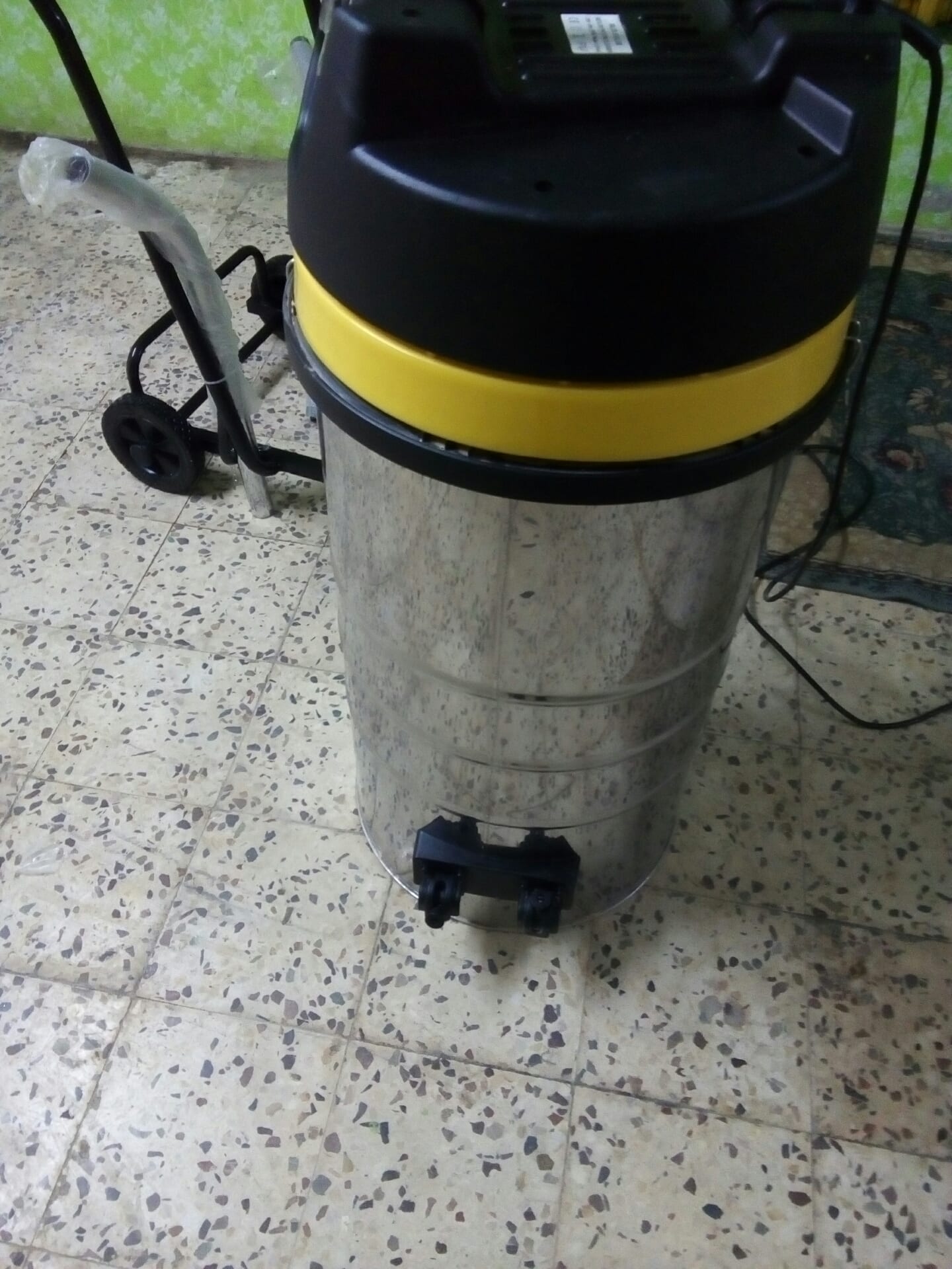 مكنسه حجم كبير برميل
لا تنسَ أنك شاهدت هذا الإعلان في عنكبوت
مكنسه برميل رااائعه بحاله ممتازه...