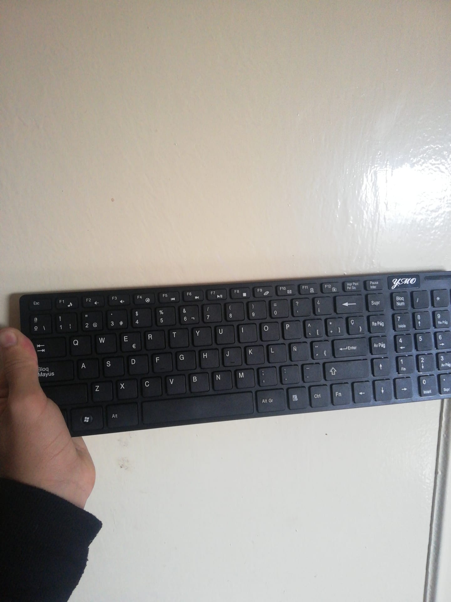 wireless keyboard
لا تنسَ أنك شاهدت هذا الإعلان في عنكبوت
كيبورد جديد يشتغل عبر البلوتوث سهل...