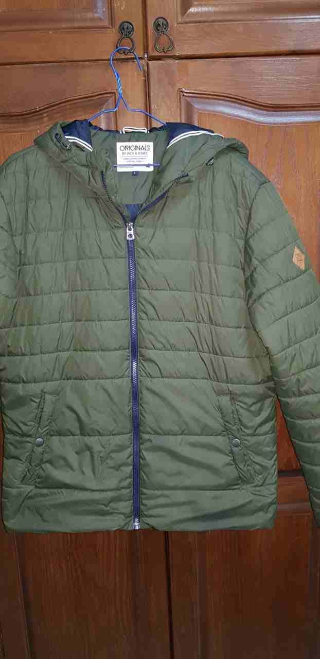 جاكيت Jack & Jones
لا تنسَ أنك شاهدت هذا الإعلان في عنكبوت
جاكيت لون زيتي ثقيل
استعمال خفيف ج...