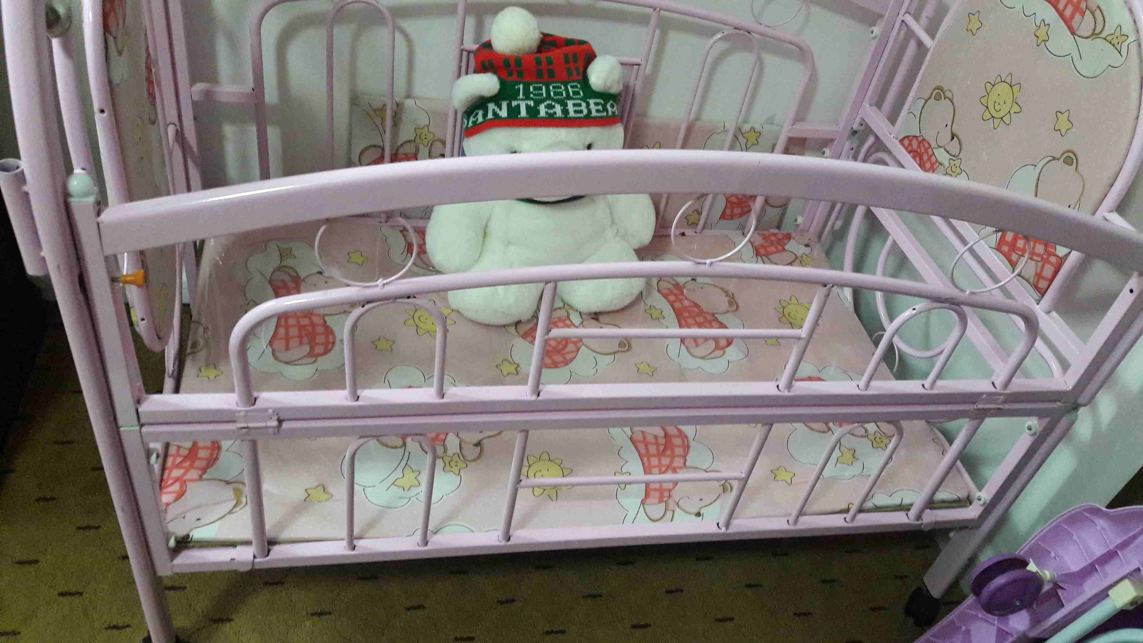سرير اطفال حديد
لا تنسَ أنك شاهدت هذا الإعلان في عنكبوت
بحالة جيدة جدا
الحديد قوي
لون زهري
الباب...
