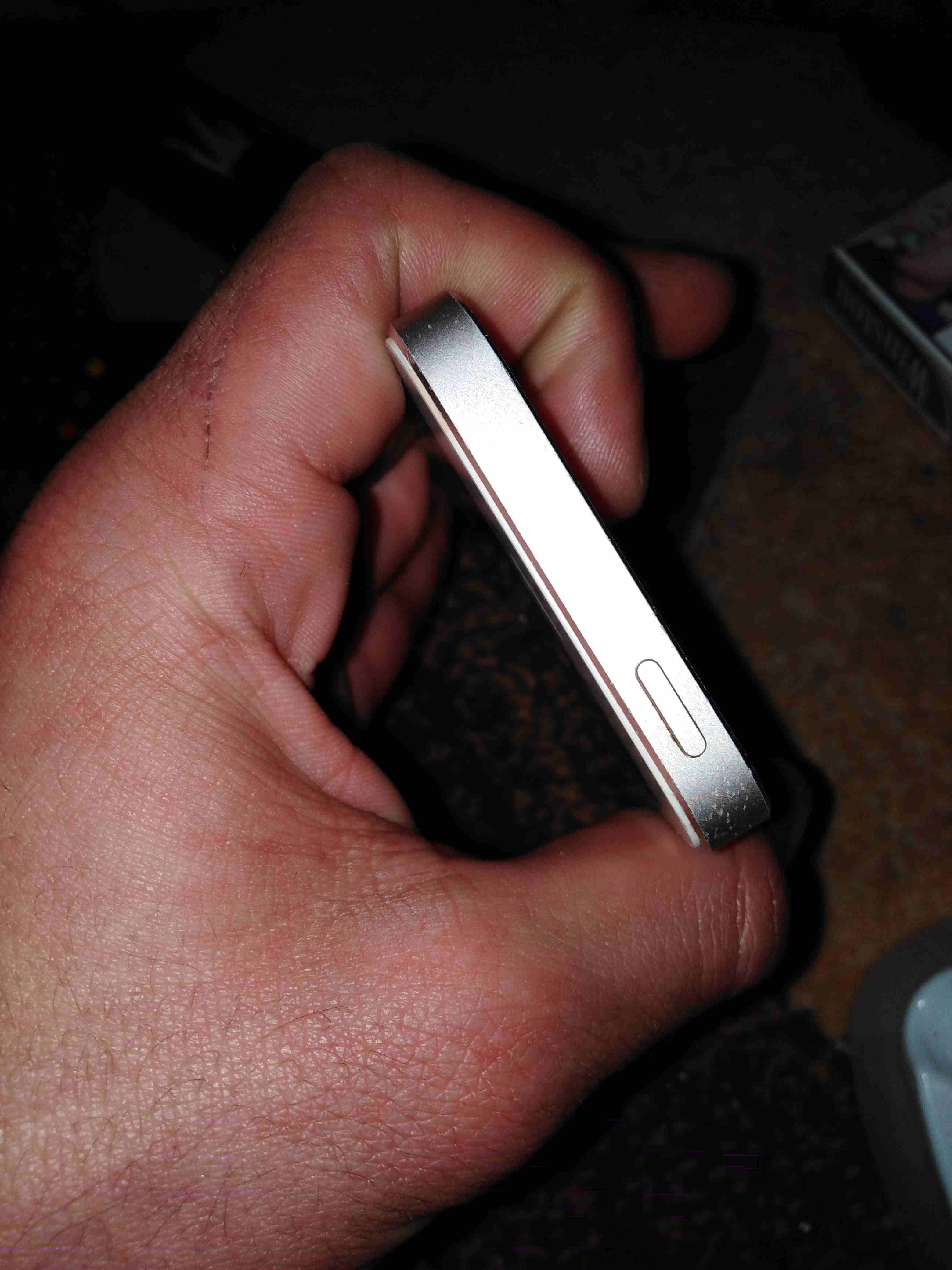 iphone 5s بحاله الوكاله
لا تنسَ أنك شاهدت هذا الإعلان في عنكبوت
ايفون بحاله الوكاله ولا شخط اللو...