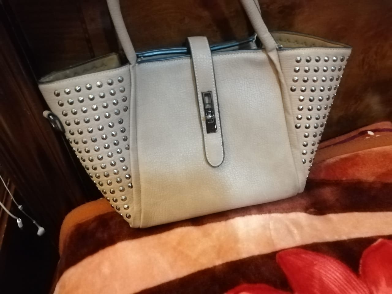 Hand Bags for womans very elegants
لا تنسَ أنك شاهدت هذا الإعلان في عنكبوت
Hand bags for woma...