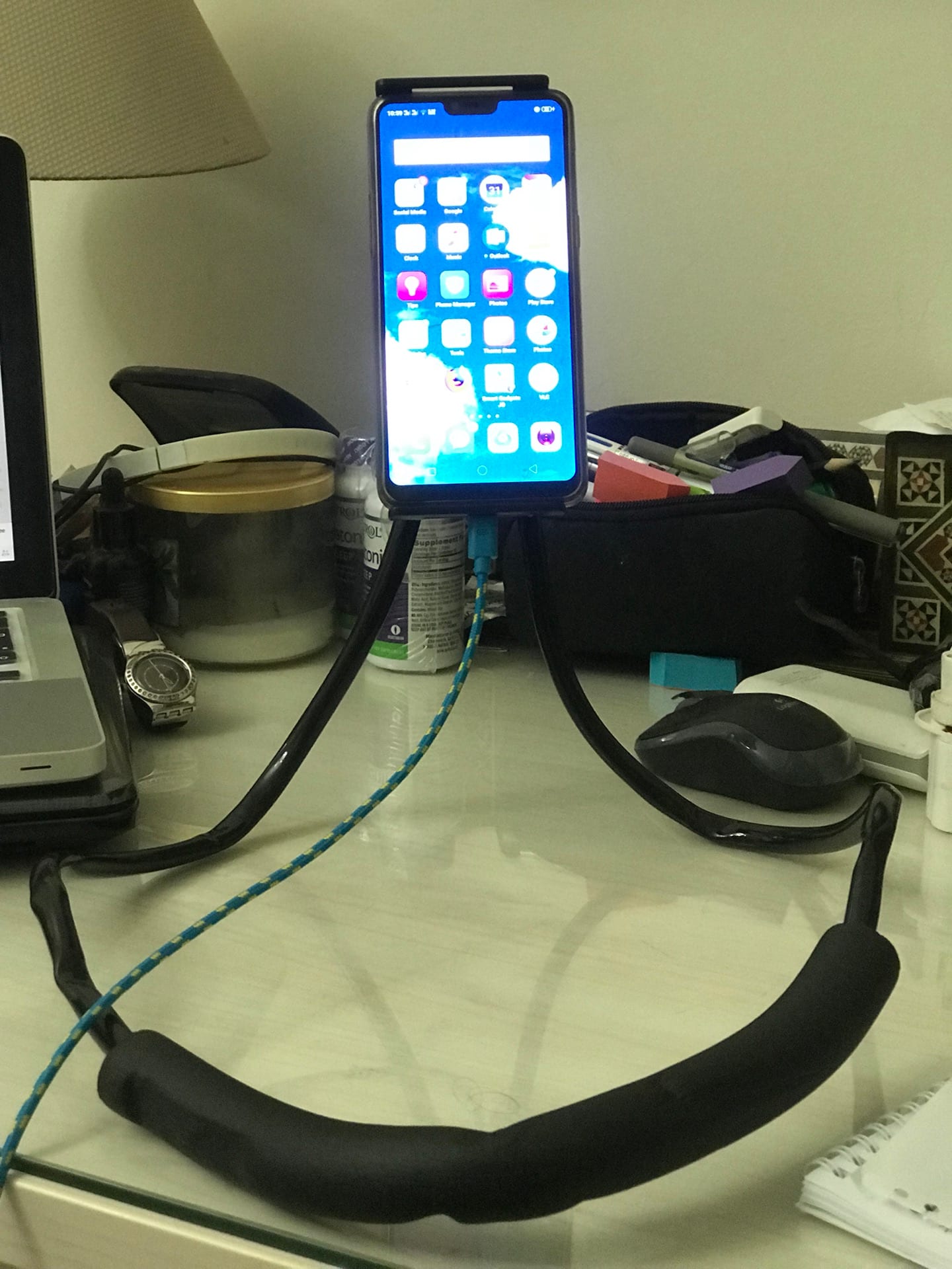 سماعات بلوتوث مكبرة/ سماعة هاي فاي بلوتوث / ستاند موبايل يونيفرسال
لا تنسَ أنك شاهدت هذا الإعلان في عنكبوت...