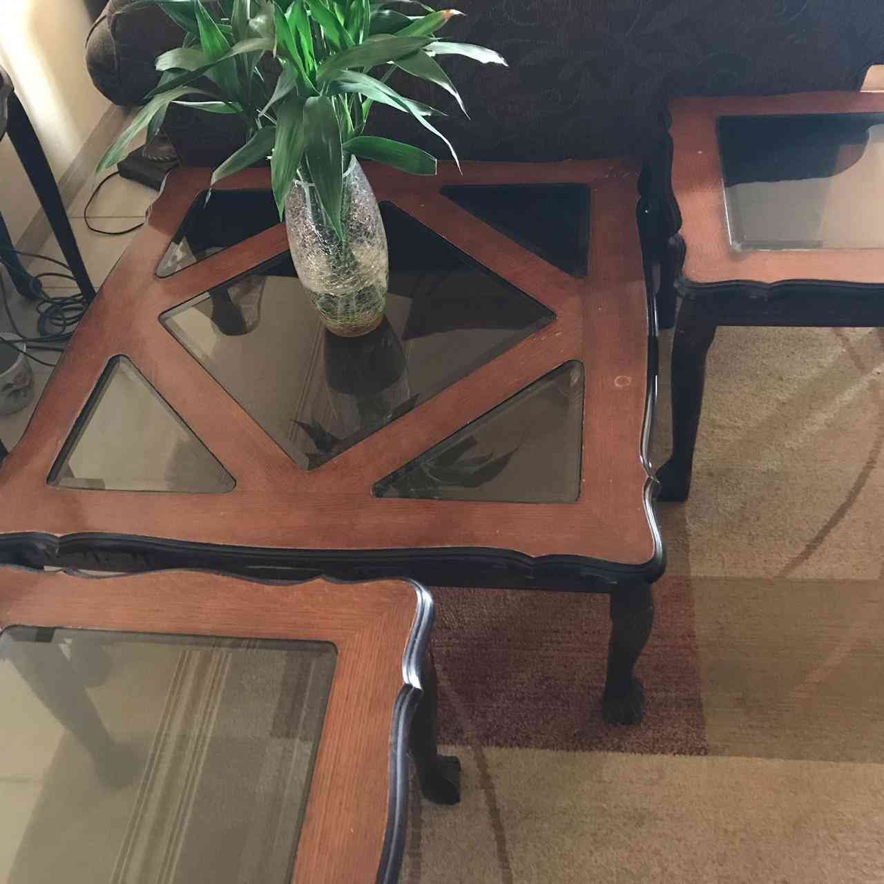 الجندويل
لا تنسَ أنك شاهدت هذا الإعلان في عنكبوت
طاولات وحده كبيره واثنين صغار لون بني صنع مح...