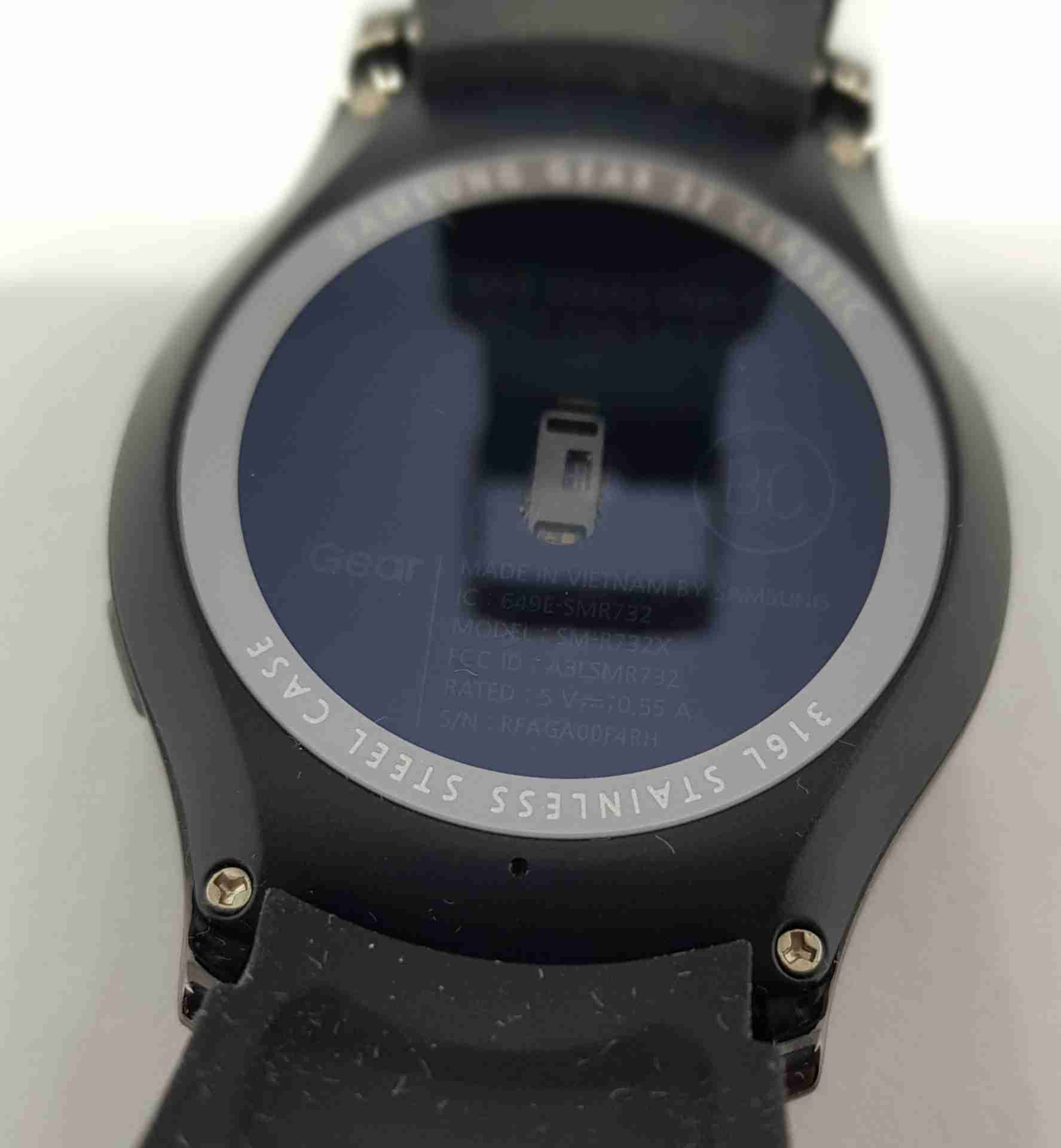 GEAR S2 CLASSIC IN EXCELLENT CONDITION
لا تنسَ أنك شاهدت هذا الإعلان في عنكبوت
GEAR S2 CLASSI...