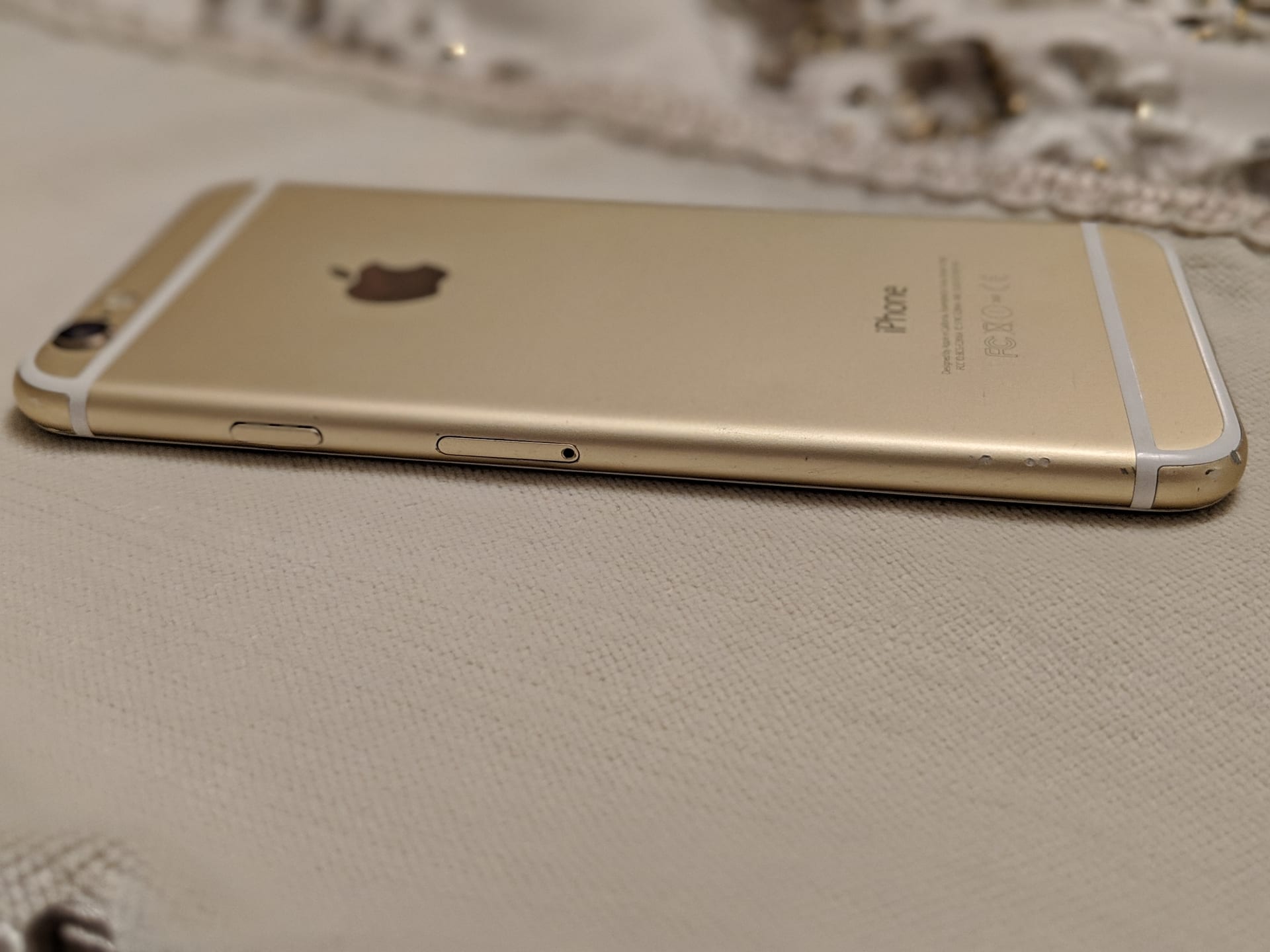 iphone 6 gold
لا تنسَ أنك شاهدت هذا الإعلان في عنكبوت
آيفون 6 لون ذهبي 16جيجا الجهاز نظيف جدا...