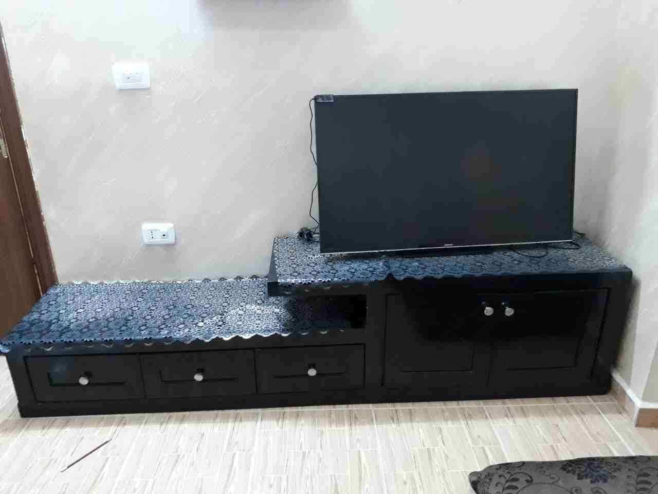 طاولة شاشة رووووعة
لا تنسَ أنك شاهدت هذا الإعلان في عنكبوت
طاولة شاشة مع رفوف رووووعة مستعملة شي...