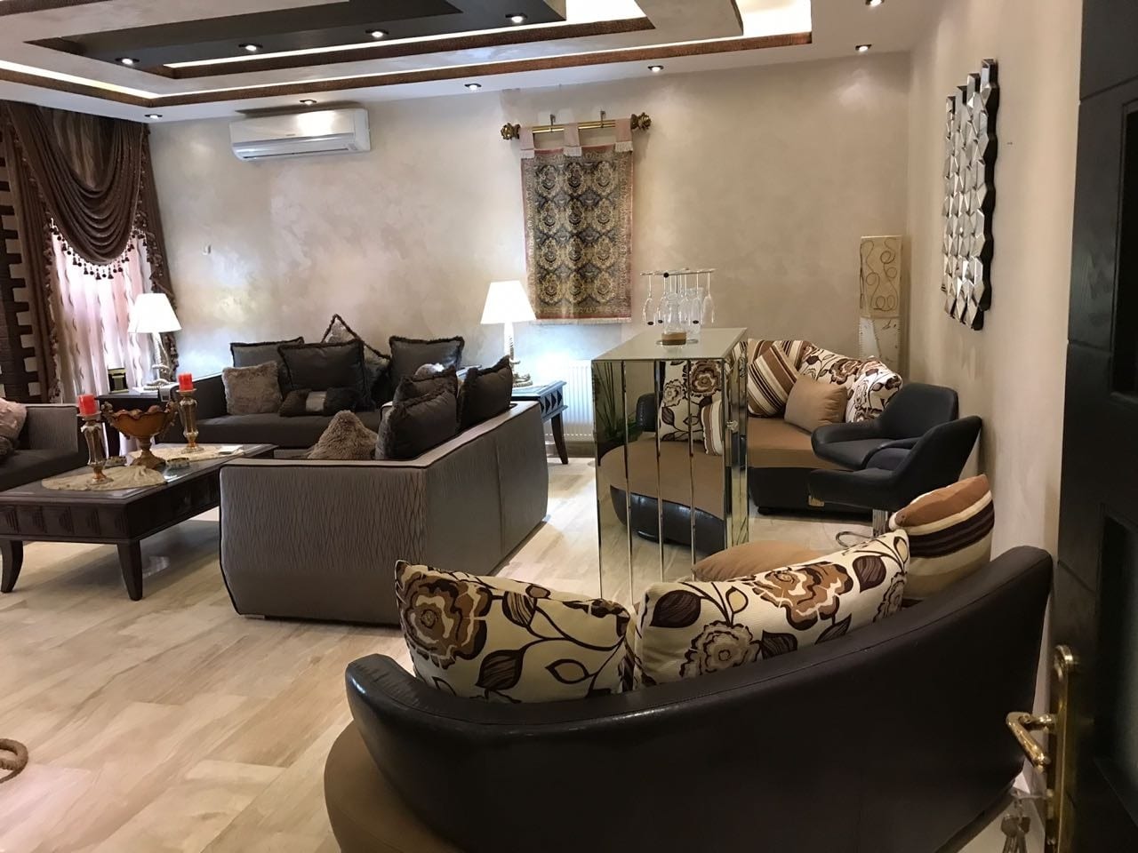 الرابيه شقه شبه ارضيه مكشوفه 195م وتراسات 350م
لا تنسَ أنك شاهدت هذا الإعلان في عنكبوت
الرابي...