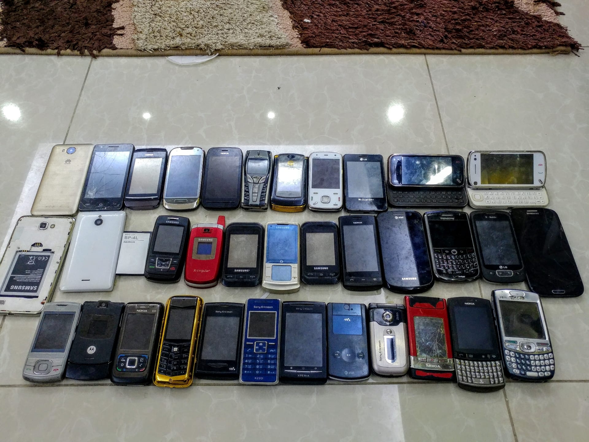 احهزه قديمه كوم
لا تنسَ أنك شاهدت هذا الإعلان في عنكبوت
احهزه قديمه كوم...
