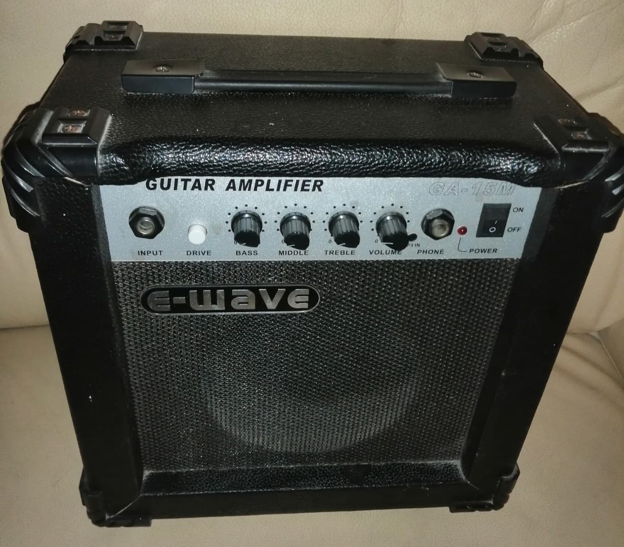 أمبليفاير جيتار E-Wave Guitar Amplifier GA15M
لا تنسَ أنك شاهدت هذا الإعلان في عنكبوت
أمبليفا...