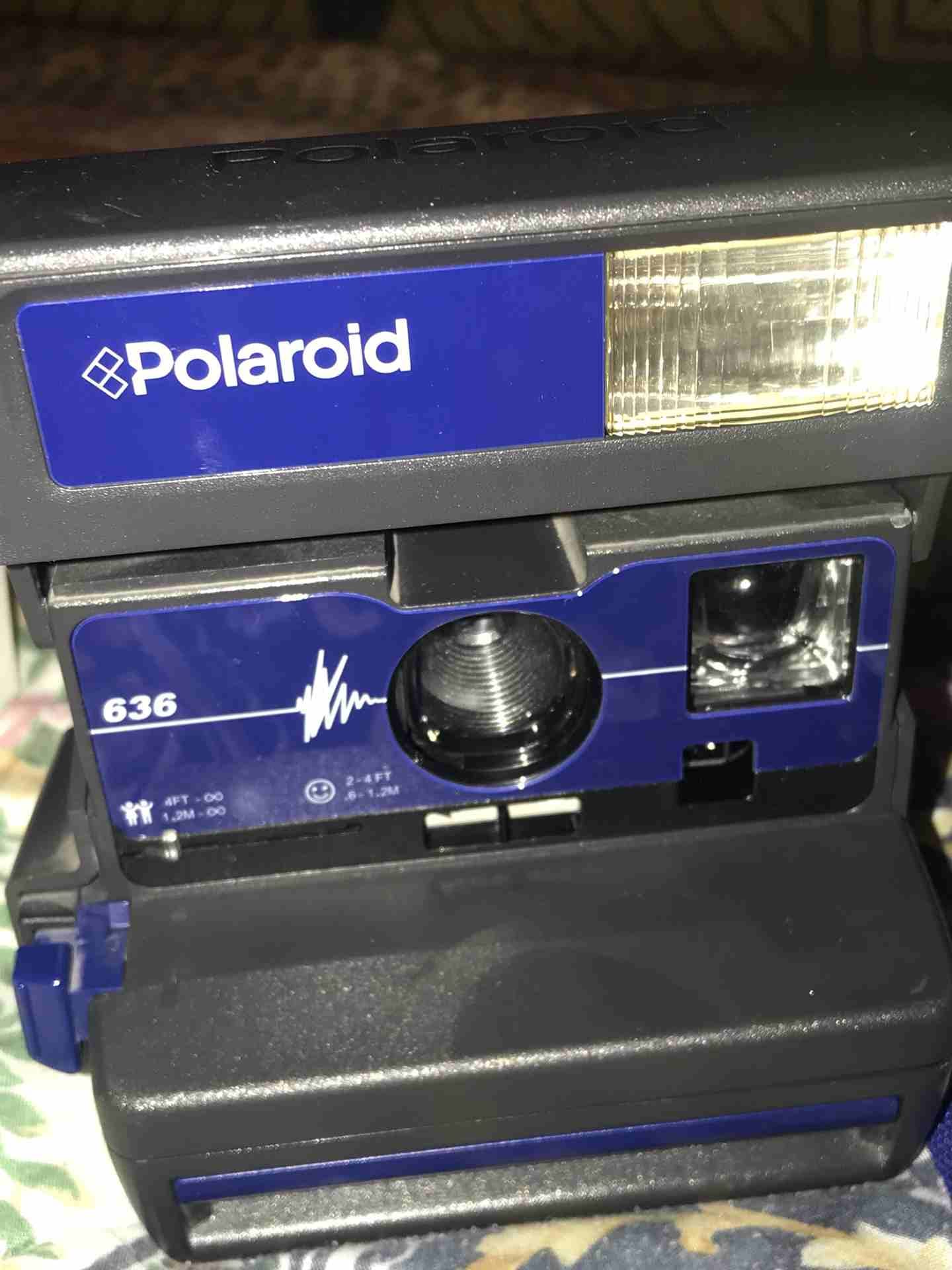كاميرا Polaroid تصوير فوري
لا تنسَ أنك شاهدت هذا الإعلان في عنكبوت
جميلة جدا و تصوير فوري رائعا ف...