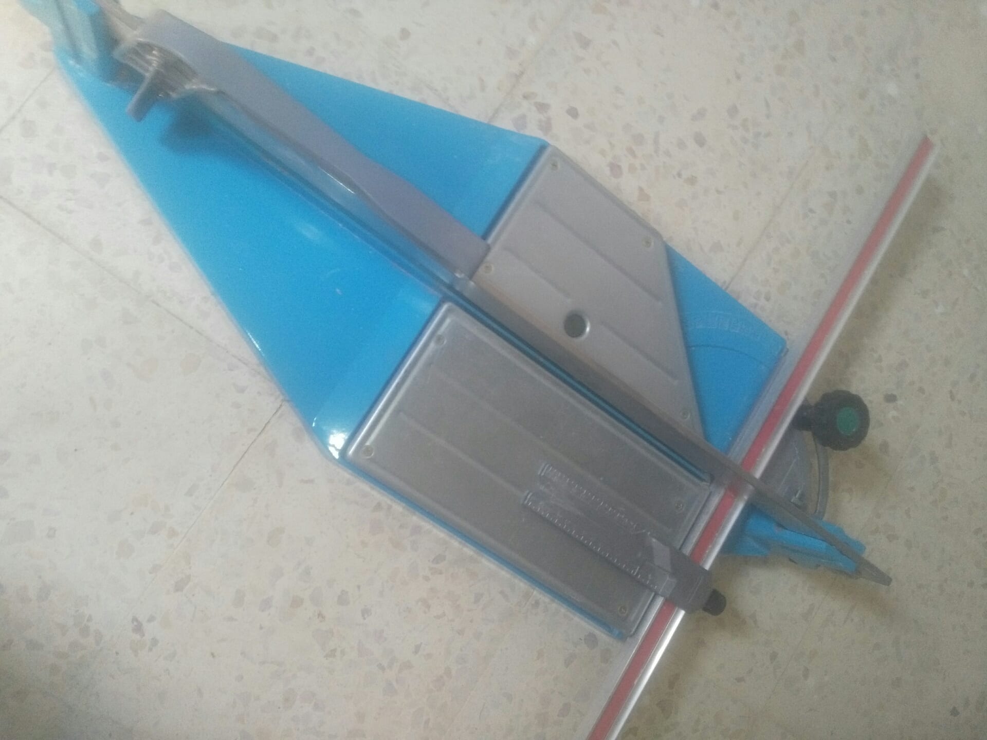 مقص بلاط جديد استخدام مره واحده قص بلاط قياس 60 سم
لا تنسَ أنك شاهدت هذا الإعلان في عنكبوت
مق...