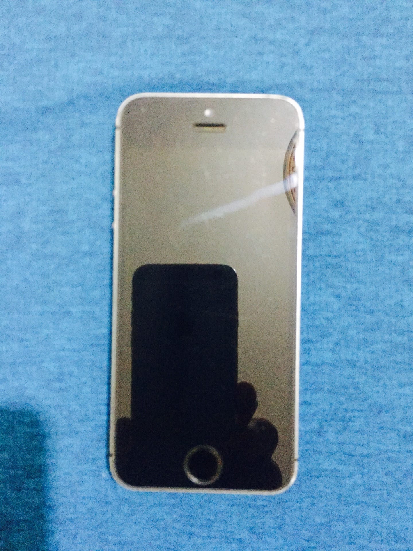 أيفون 5s
لا تنسَ أنك شاهدت هذا الإعلان في عنكبوت
الايفون كثير منيح مش مبدل في اشء بس في كم شخ...