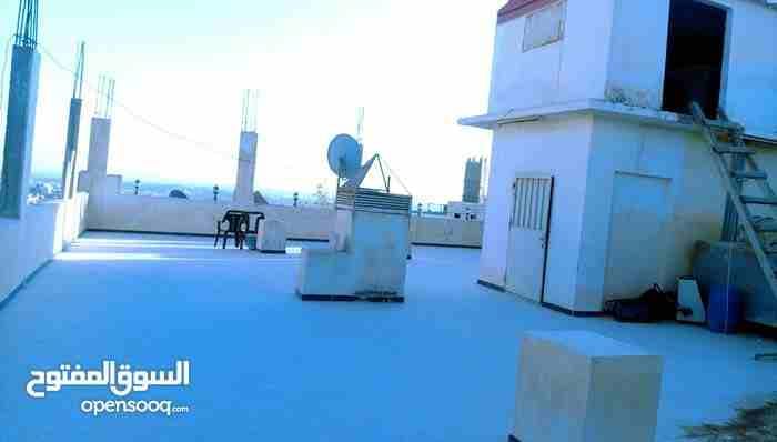 السلام وعليكم ورحمة الله وبركاته
عندي عماره للبيع من المالك المباشر
عماره مكونه من طابقين والطابق الثالث مرفوع شموع عماره مكون من اربع واجهات حجر مدهونه دهان خارجي جديد عماره ما شاء الله عليه الطابق...