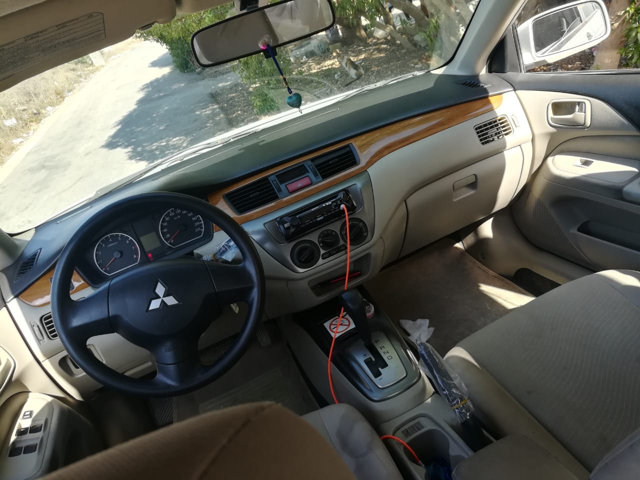لانسر 2012
لا تنسَ أنك شاهدت هذا الإعلان في عنكبوت
فل كامل فحص 2جيد خلفي ترخيص سنه كامله كوشو...