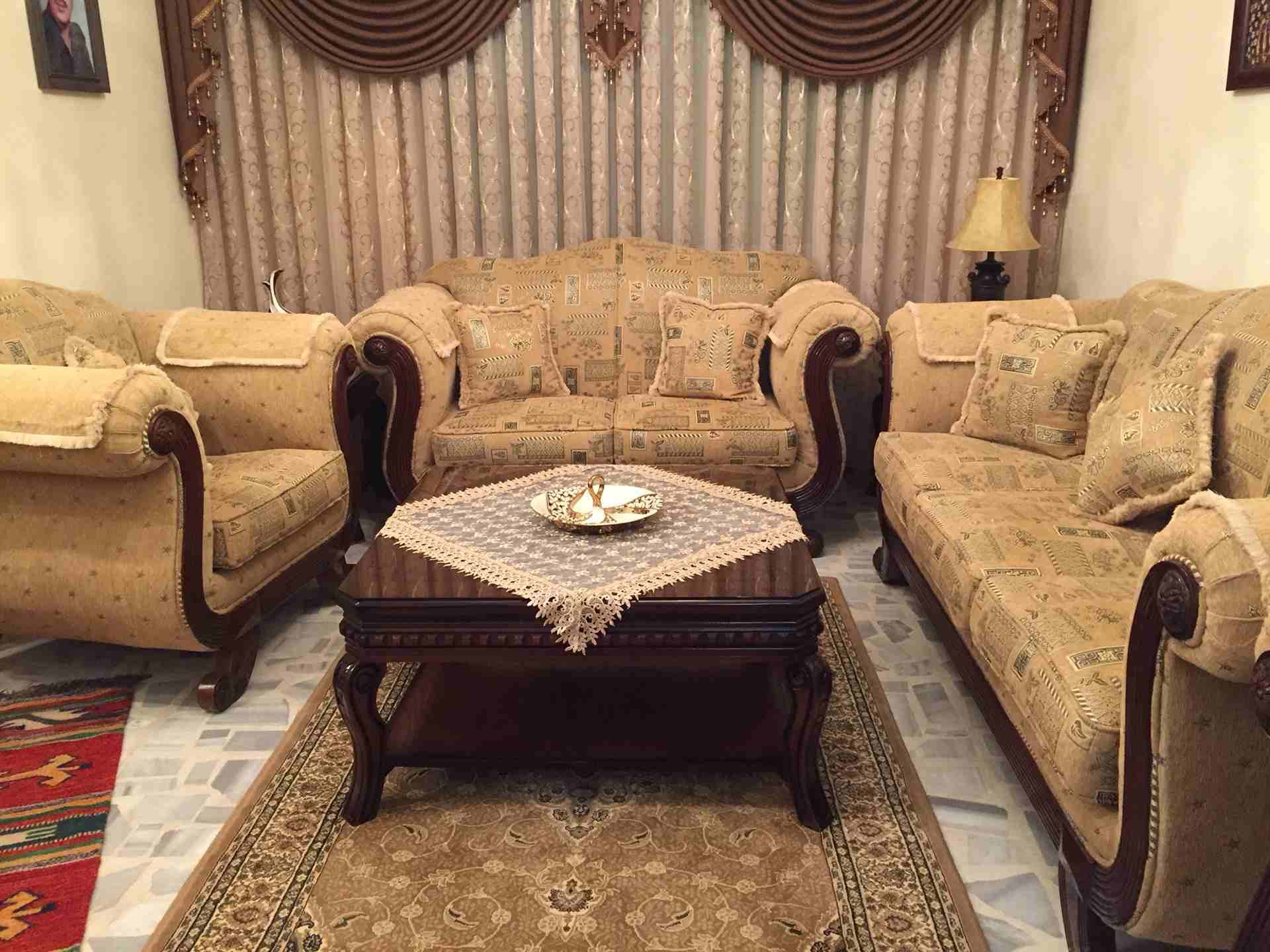 طقم كنب مستعمل للبيع
لا تنسَ أنك شاهدت هذا الإعلان في عنكبوت
طقم الكنب بحالة ممتازة
الخشب ممتاز...