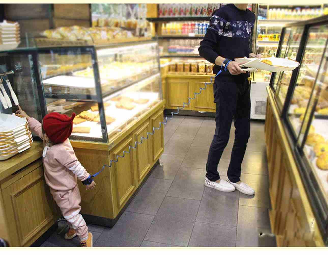 شريط الأمان
لا تنسَ أنك شاهدت هذا الإعلان في عنكبوت
الوصف بالعربي:
شريط يصل بينك وبين طفلك حتى ل...
