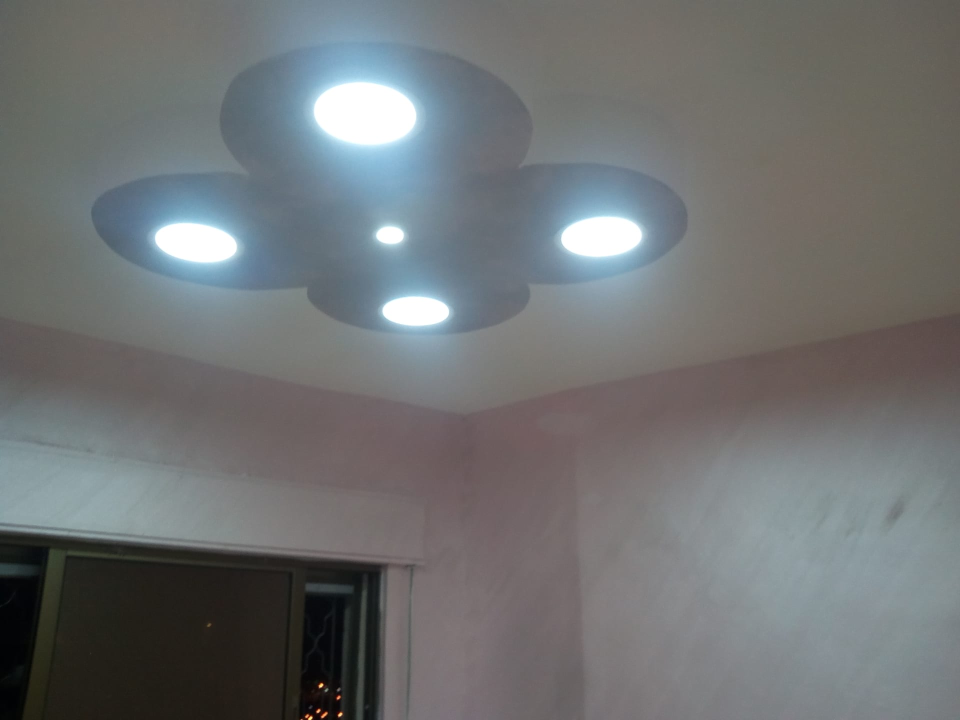 كهربائي منازل وصيانة الأعطال المفاجئة خدمة 24ساعه 0798917956
لا تنسَ أنك شاهدت هذا الإعلان في عنكبوت...
