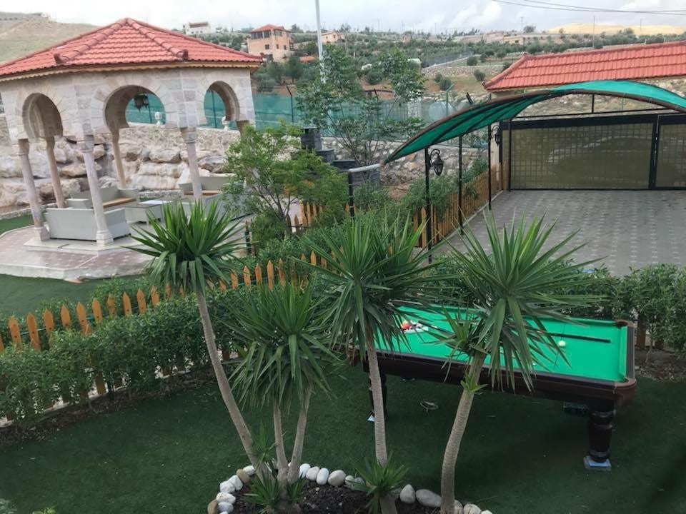 فيلا ومزرعة مبنية على هيئة قصر أندلسي ببيرين
لا تنسَ أنك شاهدت هذا الإعلان في عنكبوت
المبيت م...