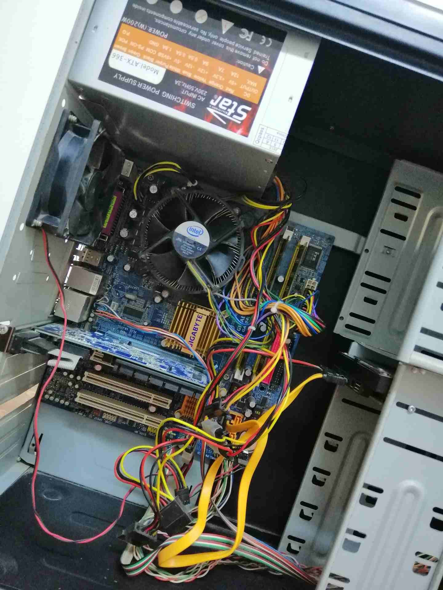 Pc متوسط الأداء للبيع
لا تنسَ أنك شاهدت هذا الإعلان في عنكبوت
المعالج : Core 2 Dou E6850 3.00GHz...