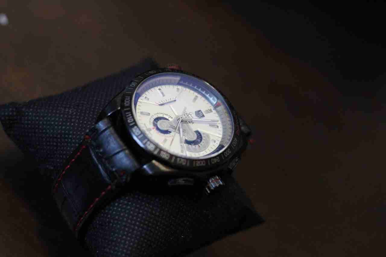 CARRERA tag heuer calibre 36
لا تنسَ أنك شاهدت هذا الإعلان في عنكبوت
Swiss made
الجلد بحاله جيده...
