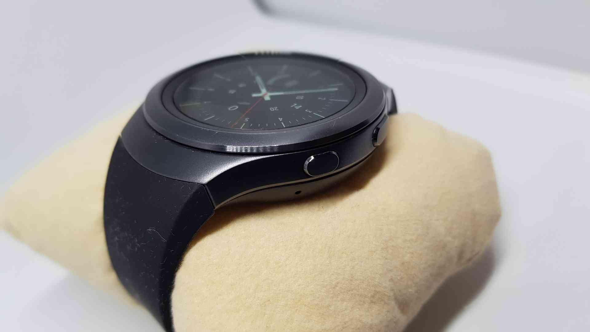 GEAR S2 SPORT WITH LOUD SPEAKERمع سماعه خارجية للتحدث مكالمات والتنبيهات
لا تنسَ أنك شاهدت هذا الإعلان في عنكبوت...