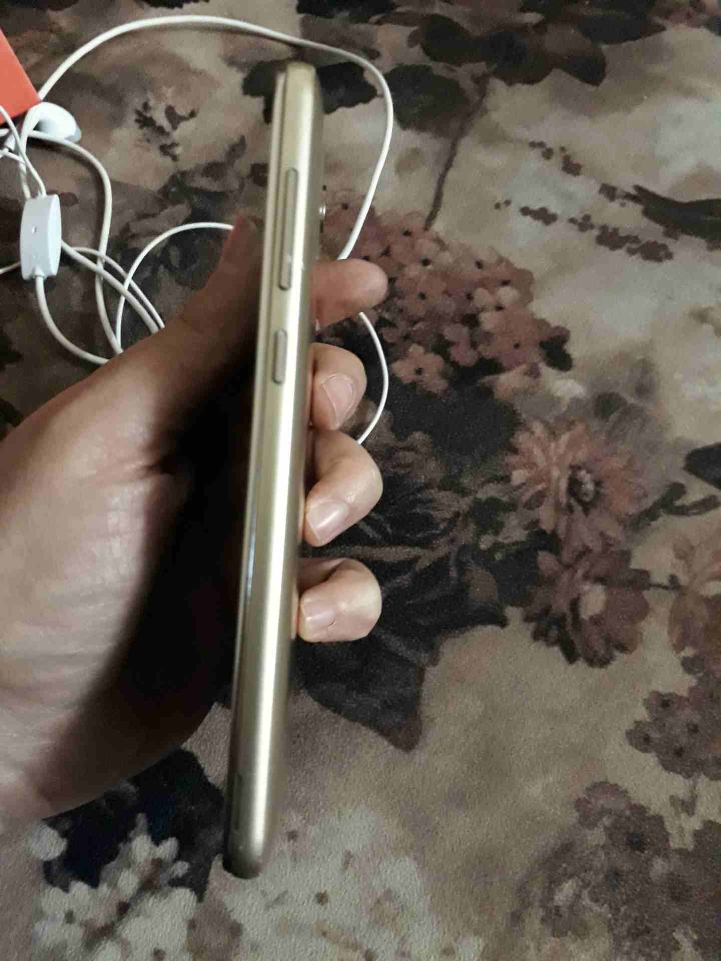 y5 2016
لا تنسَ أنك شاهدت هذا الإعلان في عنكبوت
الجهاز نضيف جداا معه كرتونه شاحن سماعات...