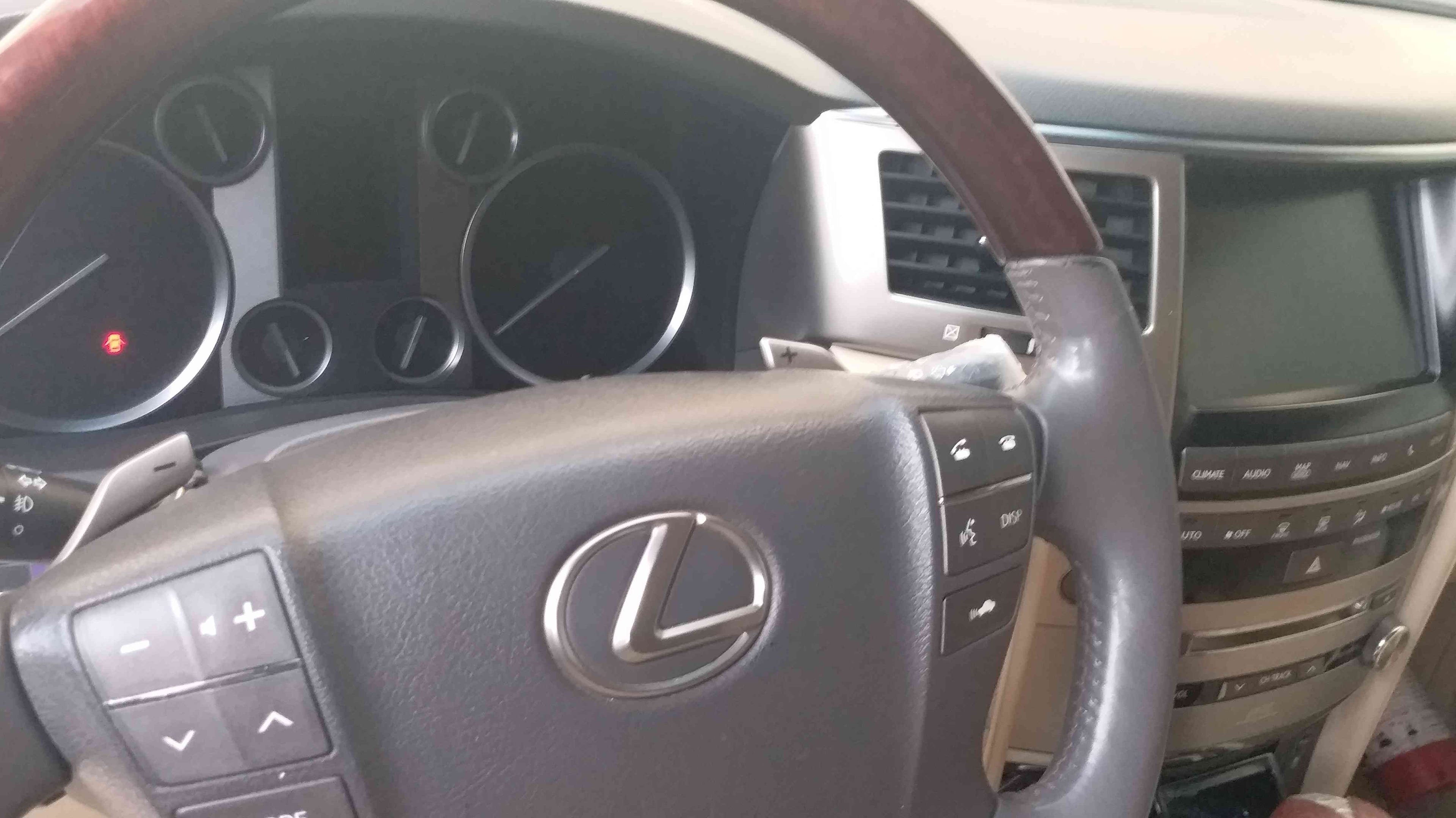 جيب لكزس LX570 2013
لا تنسَ أنك شاهدت هذا الإعلان في عنكبوت
جيب لكزس lx 570 موديل 2013 لون شم...
