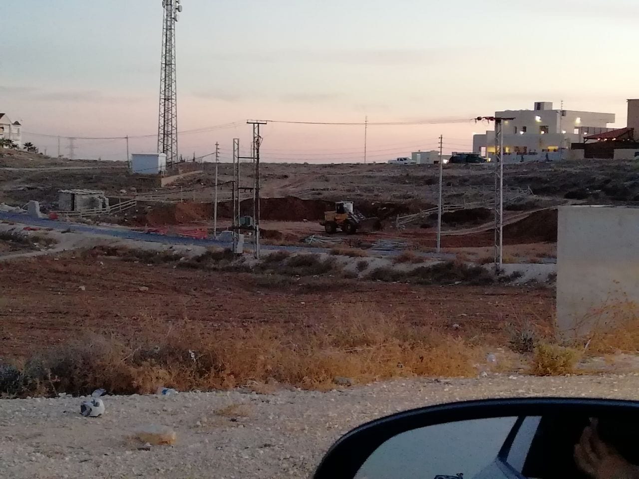 شقه ارضيه للبيع في البنيات طريق المطار مساحته 135و100متر كرميد عمر البناء سنتين
لا تنسَ أنك شاهدت هذا الإعلان في عنكبوت...
