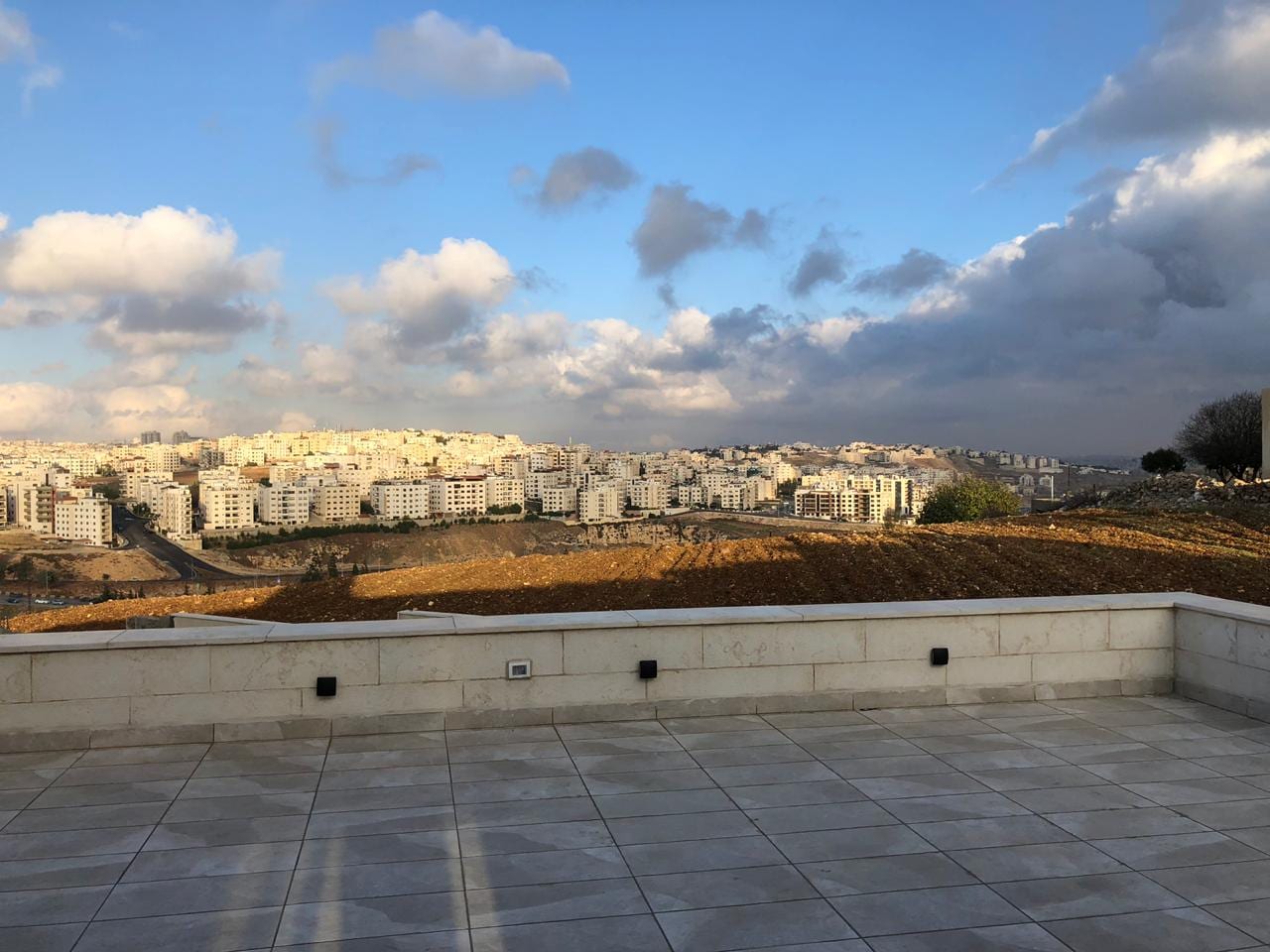 فيلا للبيع /طريق المطار -خلف البنك العربي
لا تنسَ أنك شاهدت هذا الإعلان في عنكبوت
فيلا للبيع...