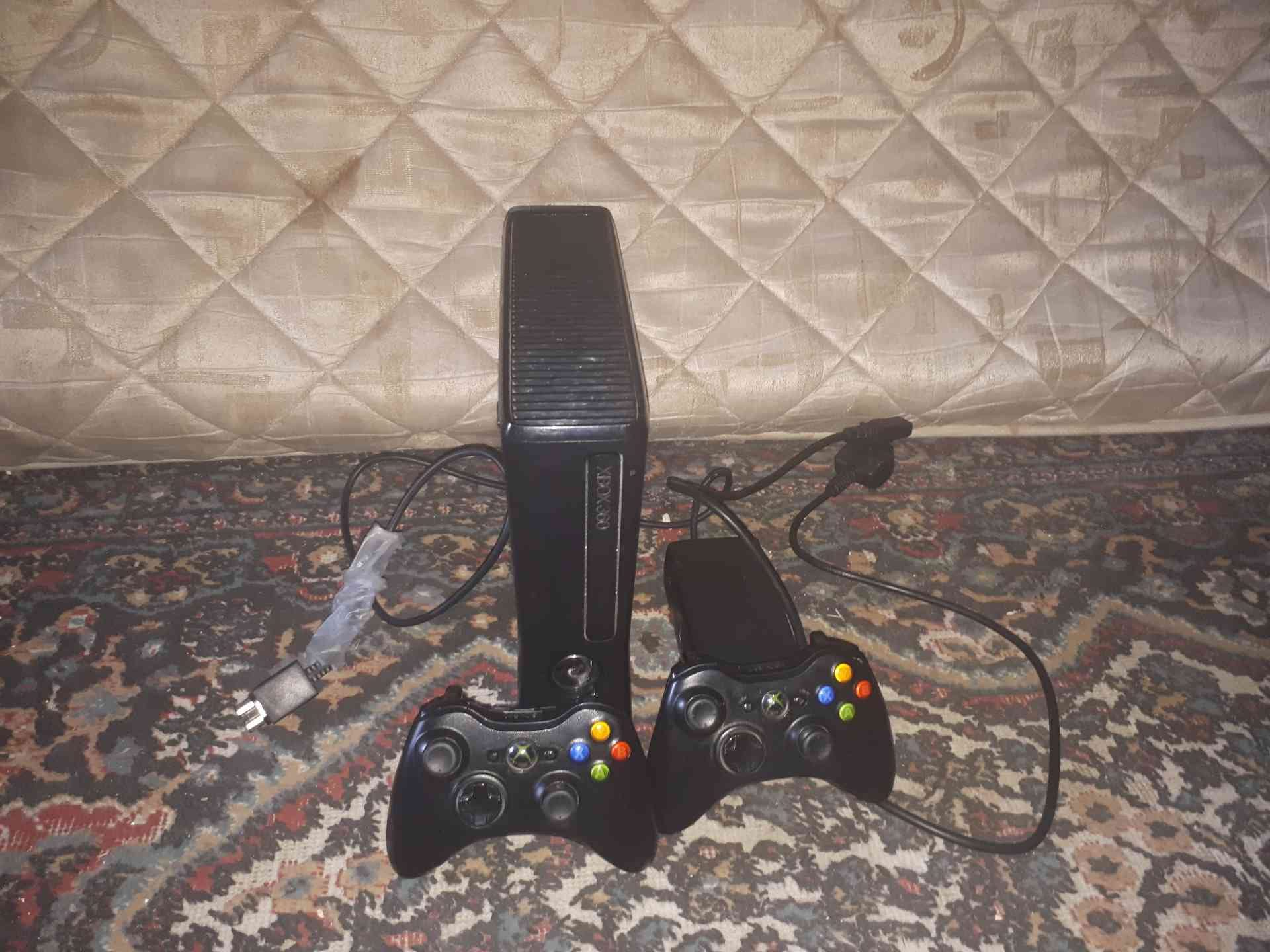 اكس بوكس 360 تحتاج الى صيانة بسيطة
لا تنسَ أنك شاهدت هذا الإعلان في عنكبوت
اصلاحها يكلف 50 دي...
