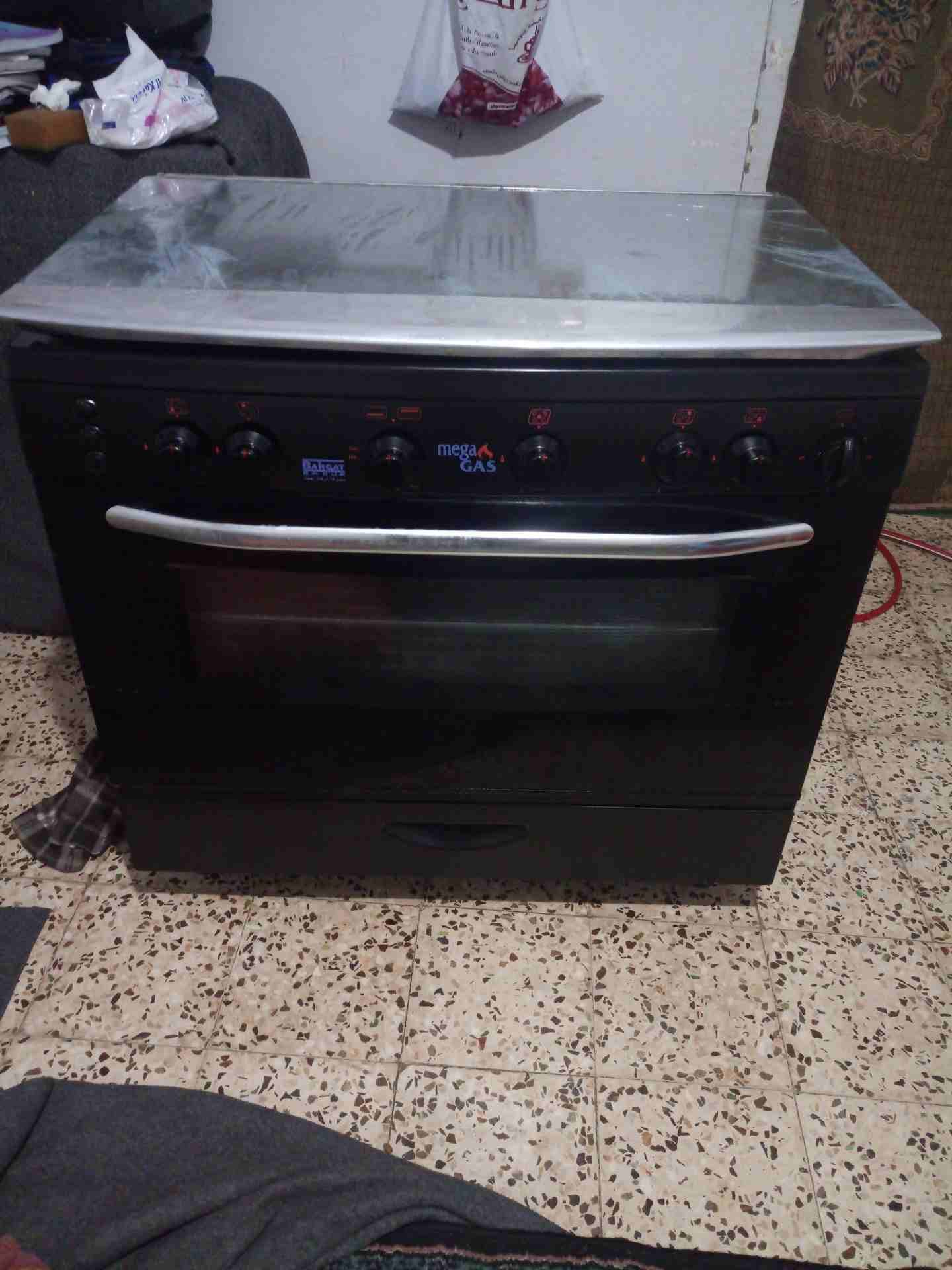 غاز فرن خمس عيون اسود مصري قياس 90/60 شغال كامل للتواصل رقم 0789004855
لا تنسَ أنك شاهدت هذا الإعلان في عنكبوت...