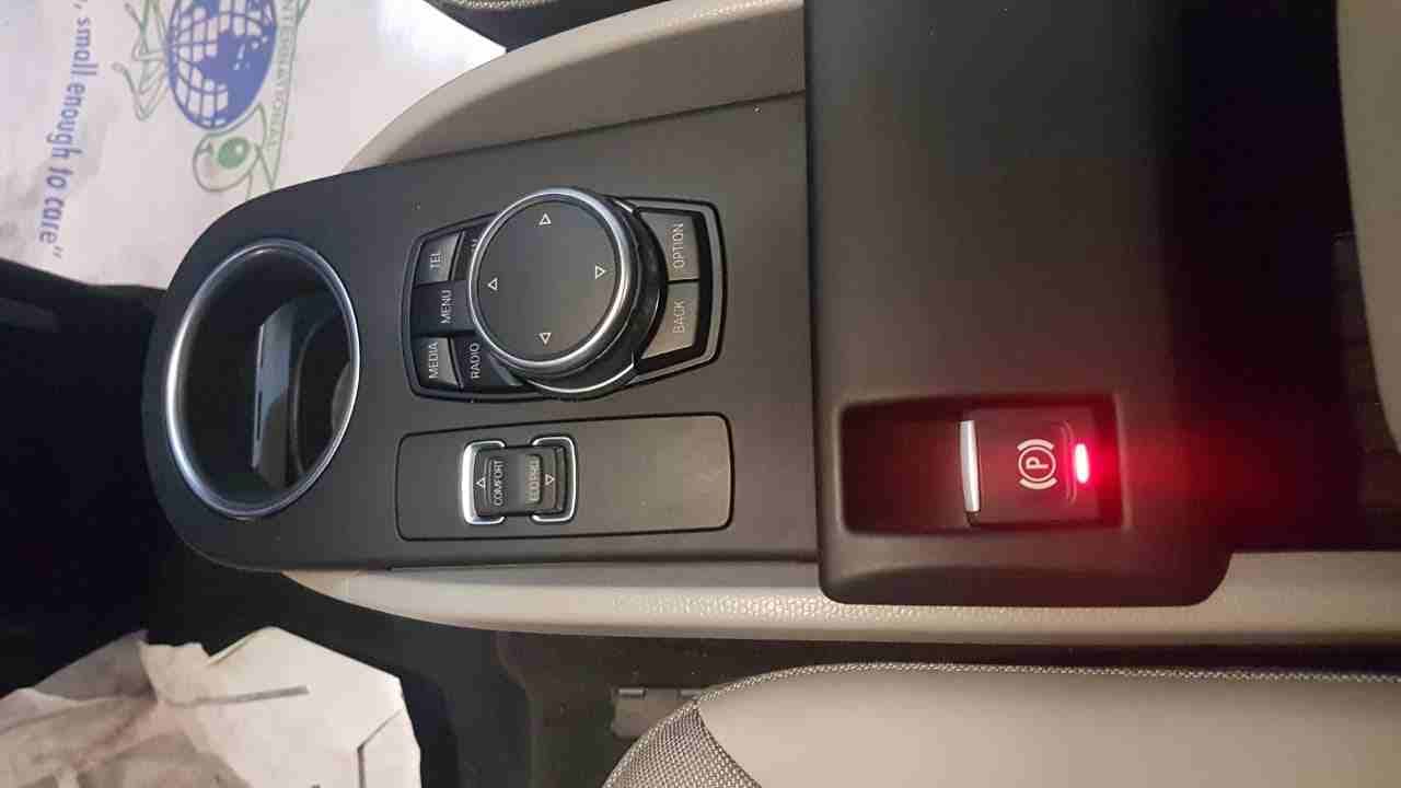 BMW i3 REX 2015
لا تنسَ أنك شاهدت هذا الإعلان في عنكبوت
من وكالة BMW
تقطع مسافه 170 كيلو بشحنه...