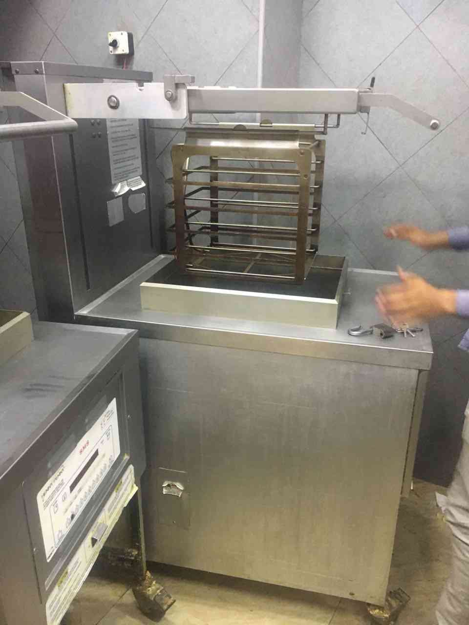 ماكينات henny penny
لا تنسَ أنك شاهدت هذا الإعلان في عنكبوت
ماكينات henny penny 8 head
و 4hea...