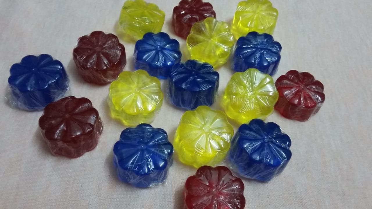 صناعات يدويه
لا تنسَ أنك شاهدت هذا الإعلان في عنكبوت
حروف مزينه و صابون معطر و اطواق بنات وبك...