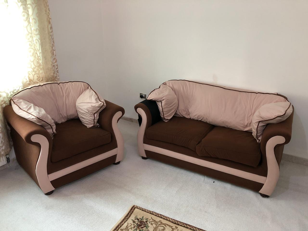 كنب مستعمل للبيع
لا تنسَ أنك شاهدت هذا الإعلان في عنكبوت
كنب ثلاث قطع ابيض واسود ب350 دينار
_...