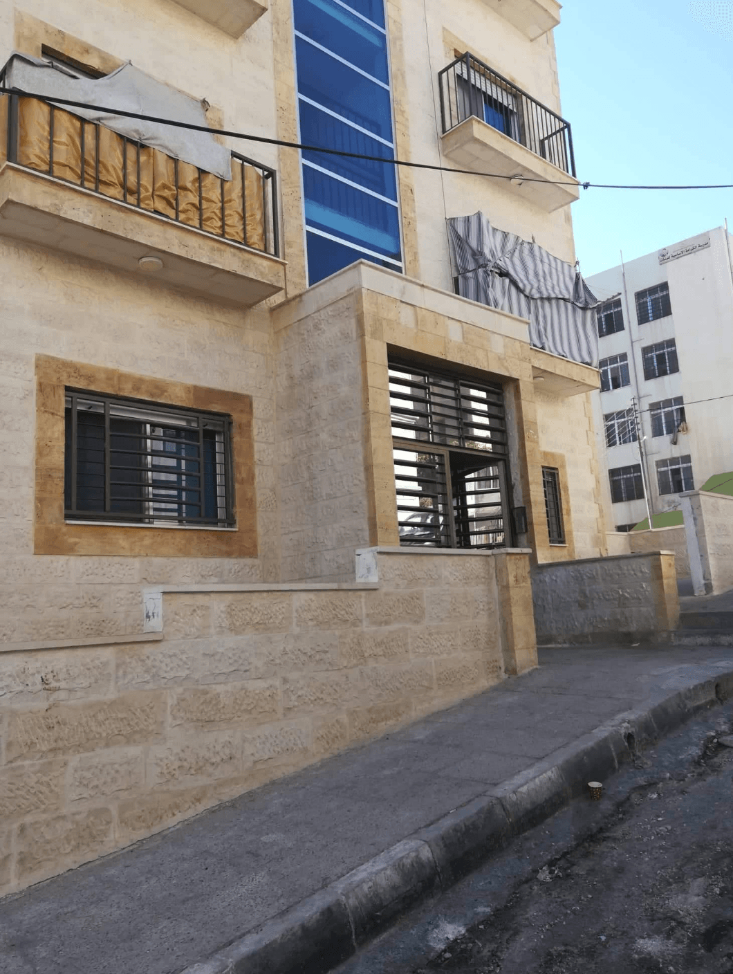 شقه للبيع او للايجار في حي نزال بدر
لا تنسَ أنك شاهدت هذا الإعلان في عنكبوت
بجوار مدرسه الكرا...