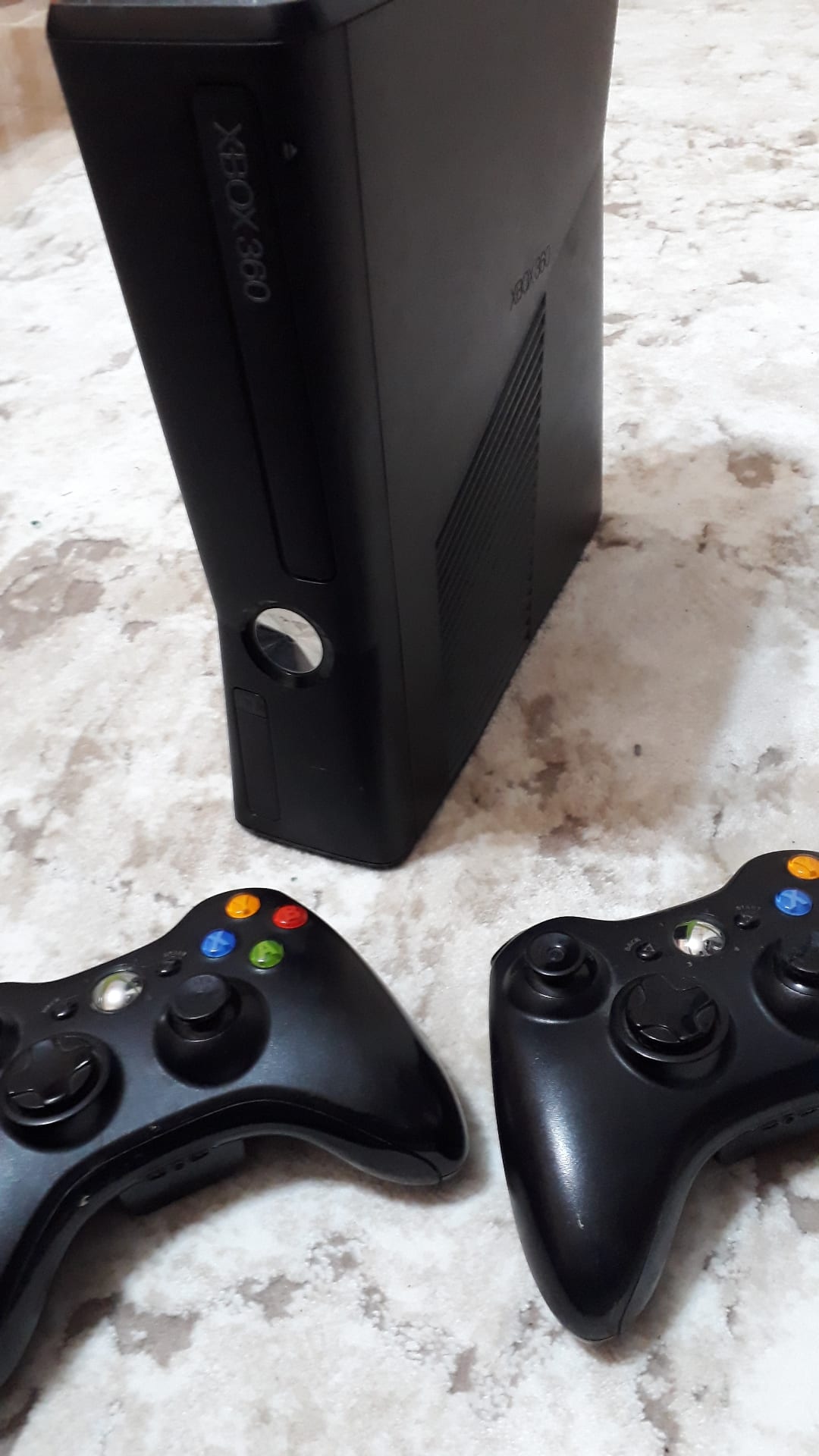 اكس بوكس 360 نظيف و معدل
لا تنسَ أنك شاهدت هذا الإعلان في عنكبوت
اكس بوكس مع يدتين
معدل ، اش...