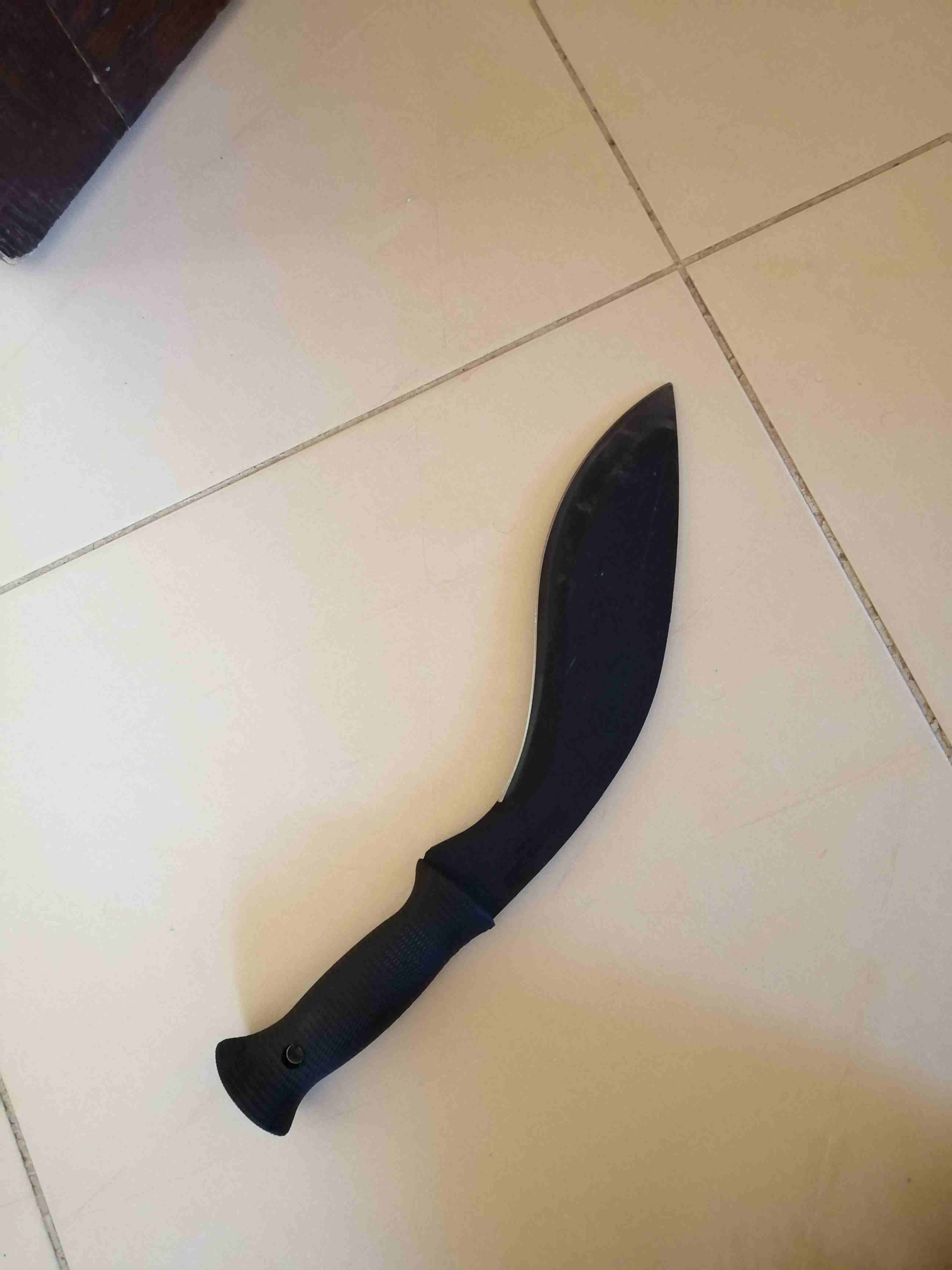 سكين للبيع
لا تنسَ أنك شاهدت هذا الإعلان في عنكبوت
سكين حادة جدا للبيع ، مستعمل استعمال خفيف ، لل...