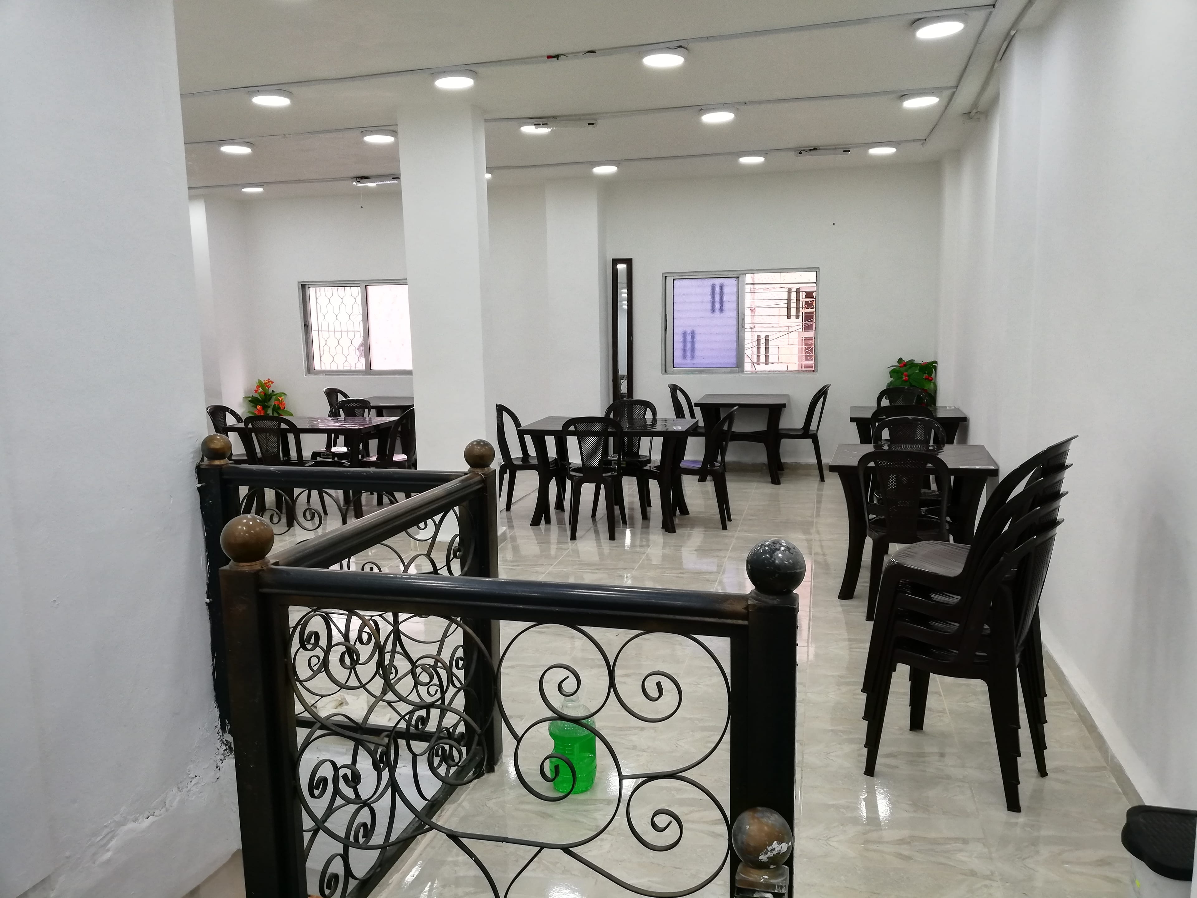 مطعم وملحمه وصاله معهم ديكورات وتشطيب جديد
لا تنسَ أنك شاهدت هذا الإعلان في عنكبوت
المطعم مج...