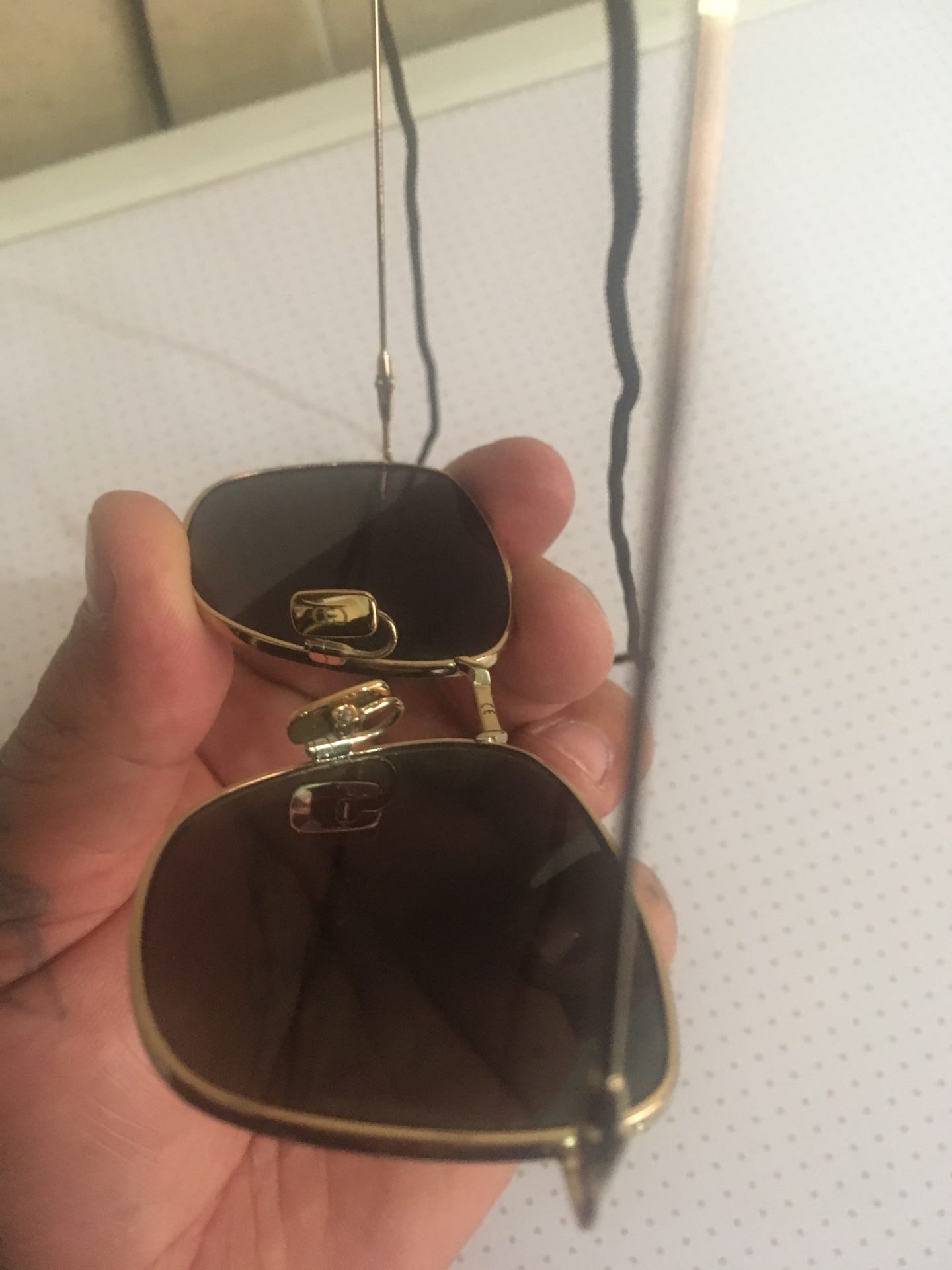 نظاره شمسيه كريستيان ديور CD
لا تنسَ أنك شاهدت هذا الإعلان في عنكبوت
النظاره جديده مش مستعمله...