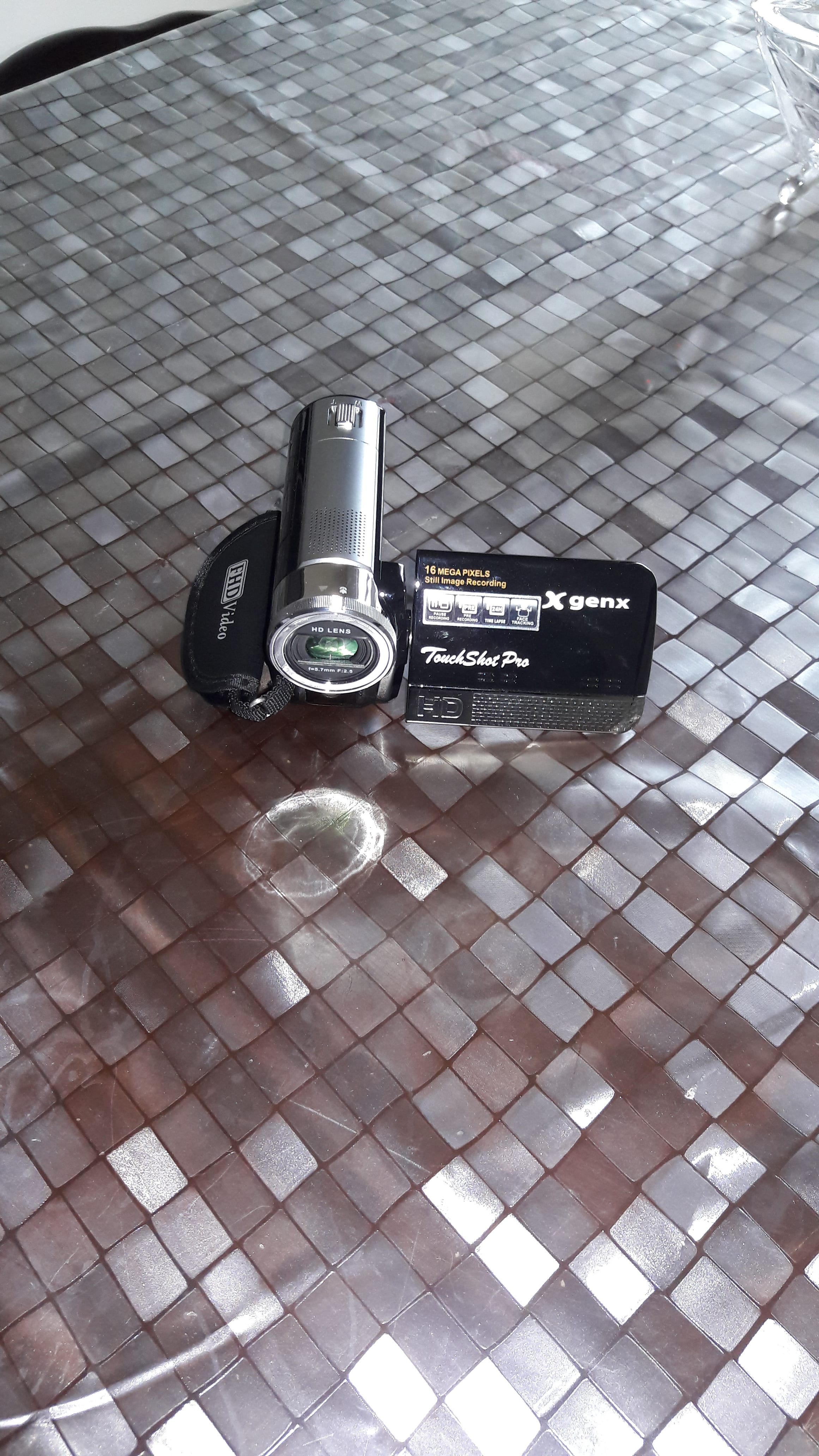 كاميرا Genx HD عدد 2 للبيع
لا تنسَ أنك شاهدت هذا الإعلان في عنكبوت
كاميرا Genx للبيع تصوير HD...
