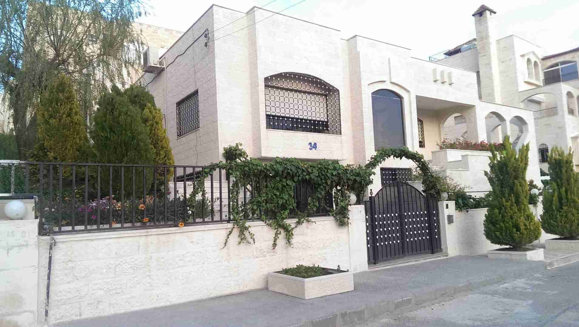 Villas is available for sale or rent in Amman
لا تنسَ أنك شاهدت هذا الإعلان في عنكبوت
Villa a...